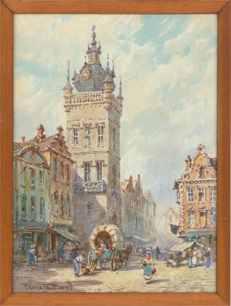 Une scène de rue continentale ensoleillée, probablement hollandaise, montrant une grande tour d'horloge en forme de dôme dans une rue pavée animée avec de grands bâtiments à pignon. L'artiste (act.1899-1920) a signé dans le coin inférieur gauche et