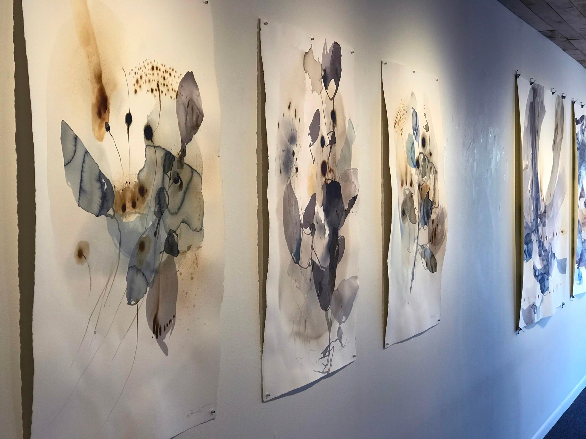 Dunkles Bloom W-2019-1-11 (Abstrakt), Art, von Ana Zanic