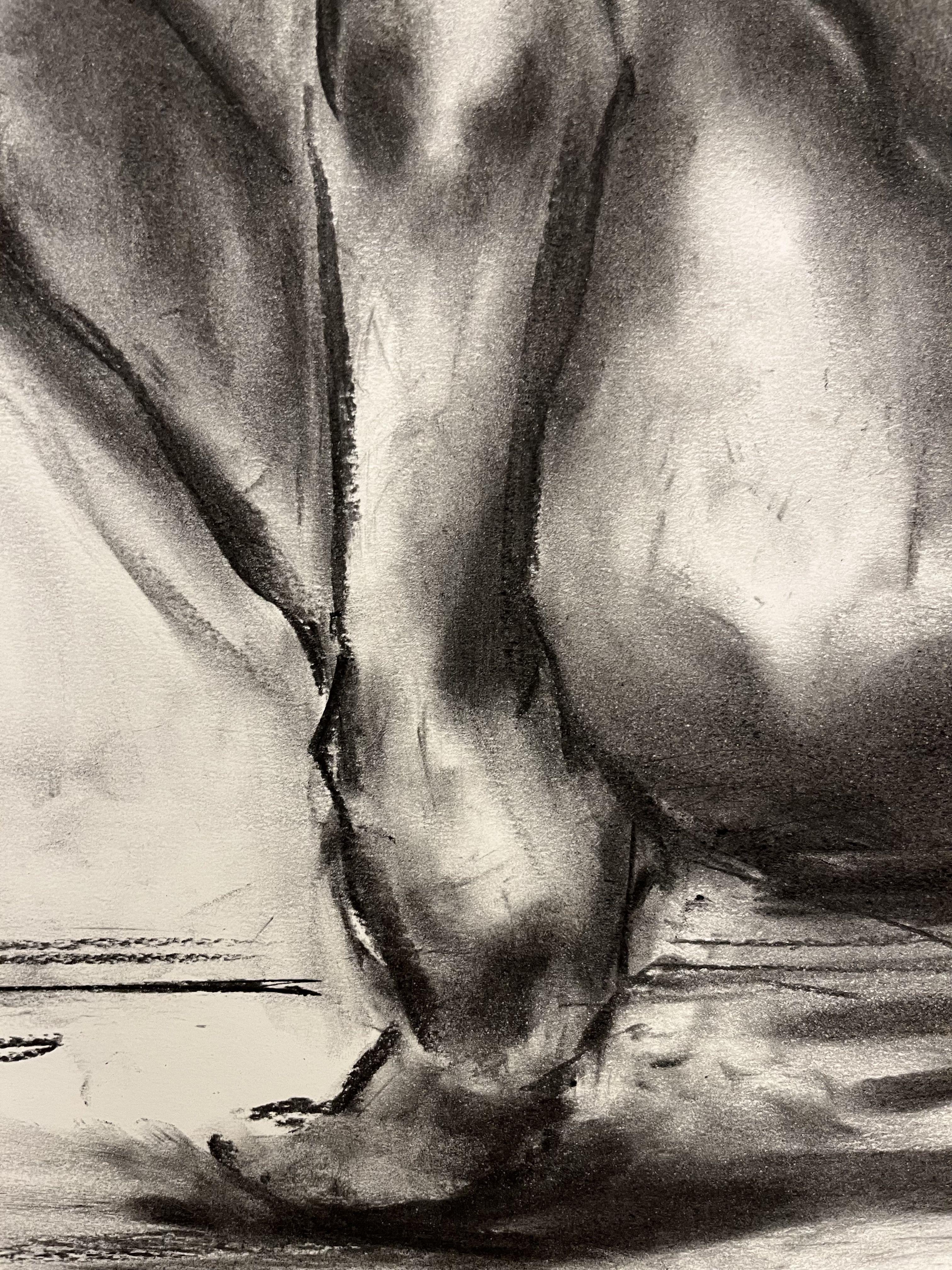 Dessin original au fusain sur papier par James Shipton  Mes œuvres sont fortement influencées par les travaux de Dega et de Gustav Klimt.    Mon désir est de capturer la beauté de la forme humaine, tout en dépeignant l'isolement humain. J'y parviens