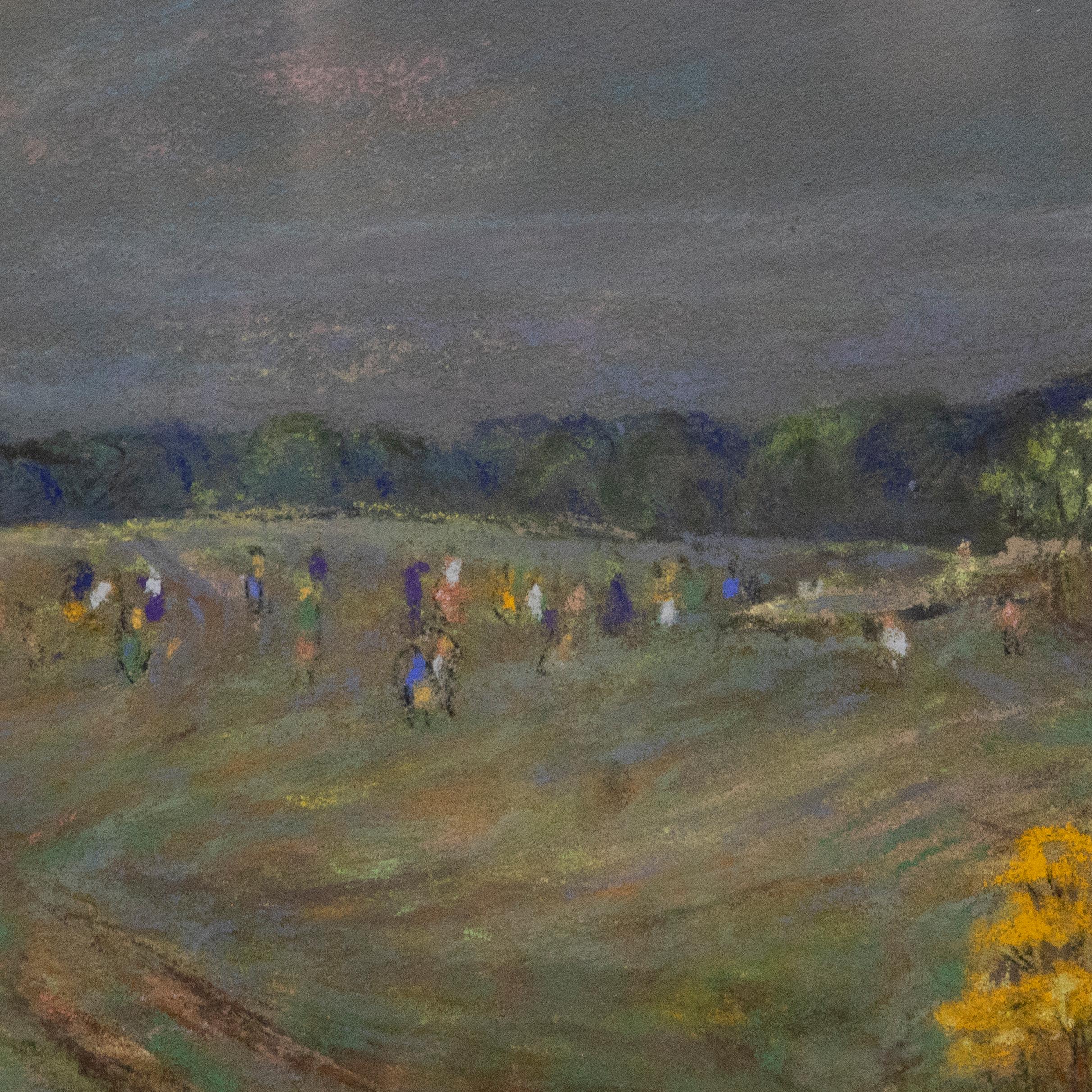 Un alegre estudio impresionista que representa a niños jugando en campo abierto. El artista ha firmado la escena en la parte inferior izquierda y el dibujo ha sido bellamente montado en un marco de efecto dorado. En el reverso hay fijada una