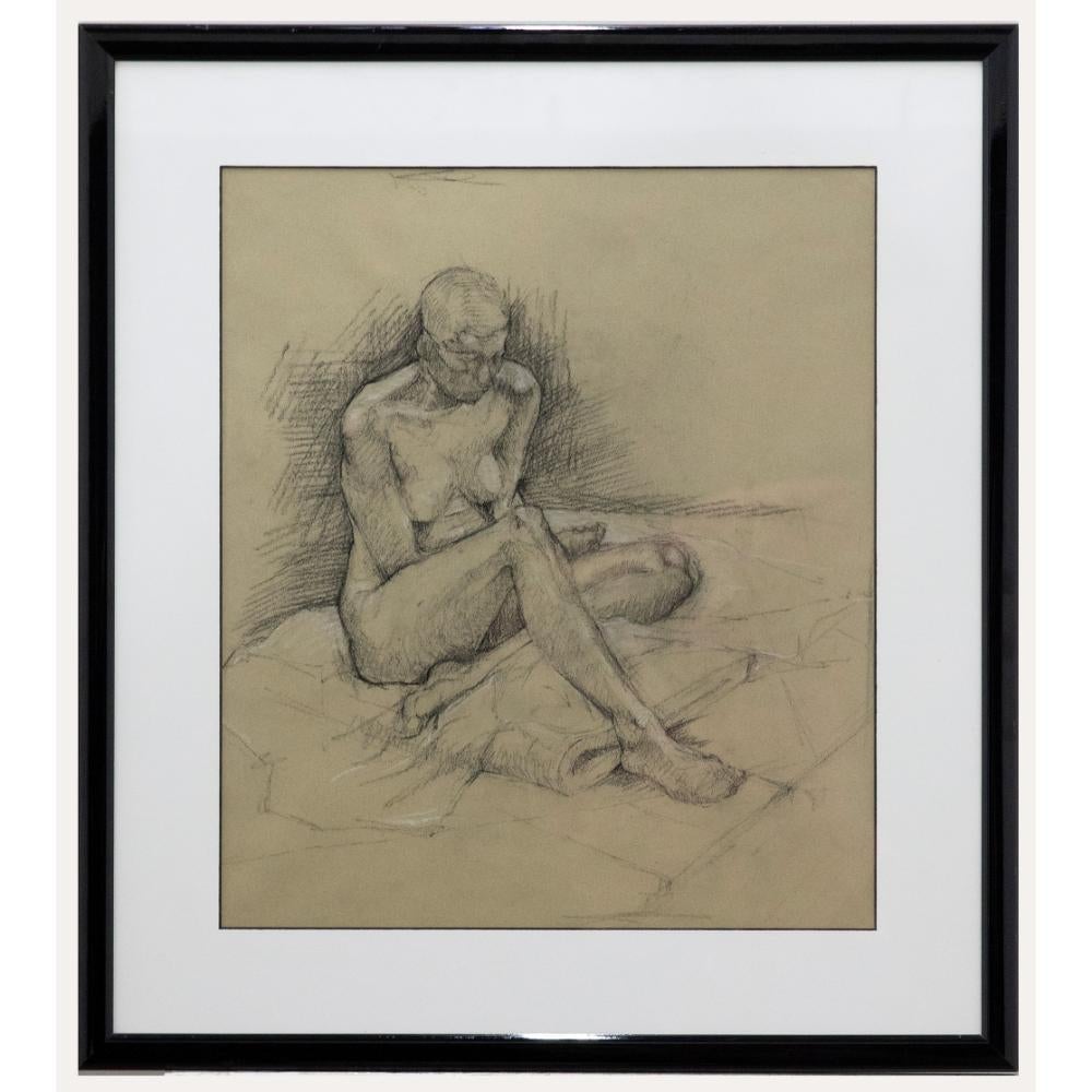 Unknown Nude – Gerahmte Kohlezeichnung des 20. Jahrhunderts – sitzender Akt