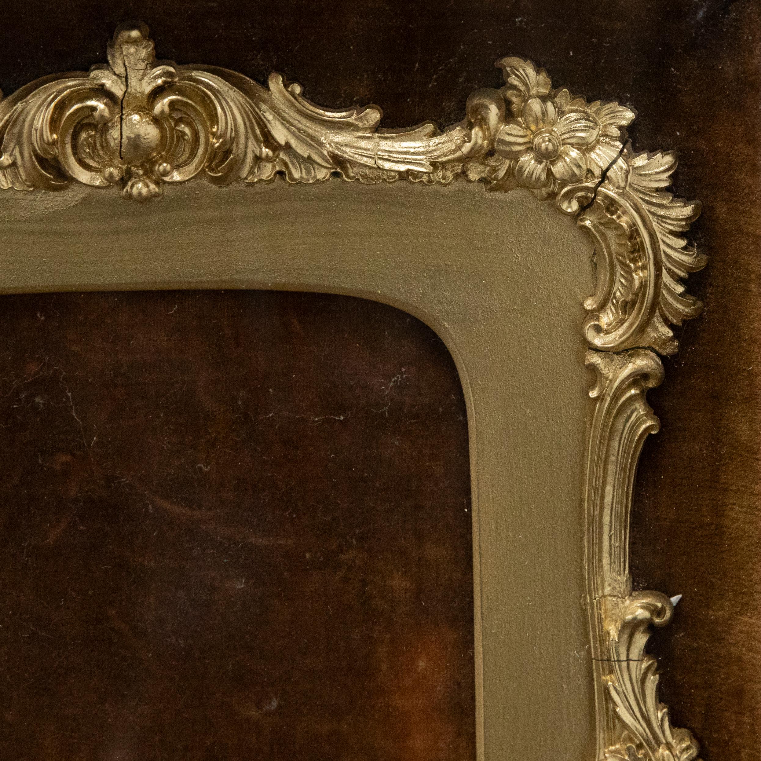 Fine Small 19th Century Gilt Picture Frame in Mahogany Box - Rococo Style For Sale 1
