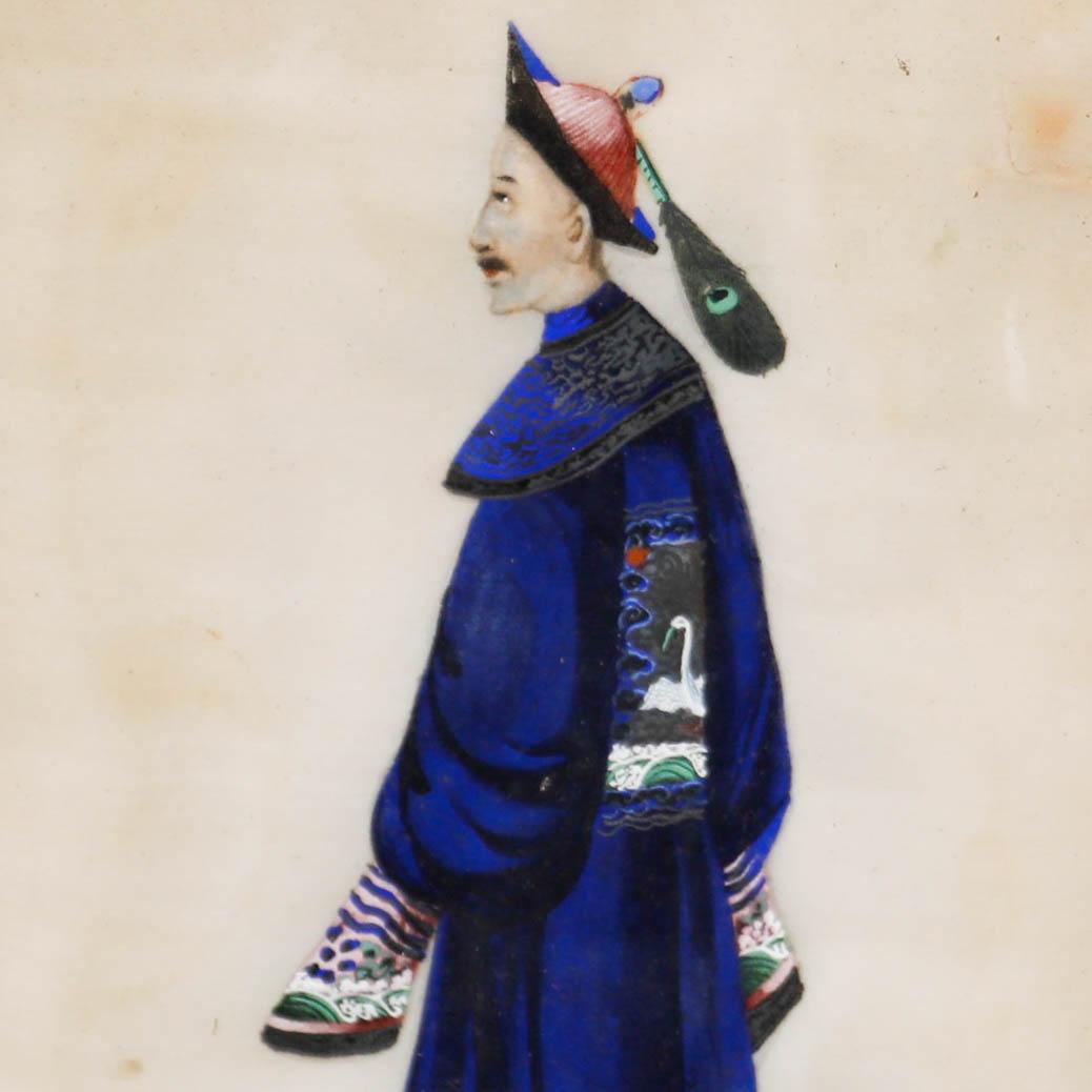 Un retrato muy fino de la Escuela China de un cortesano masculino, bellamente ejecutado en acuarela con detalles adicionales cuidadosamente seleccionados en aguada. El retrato se adquirió como pareja, y el retrato acompañante también está a la venta