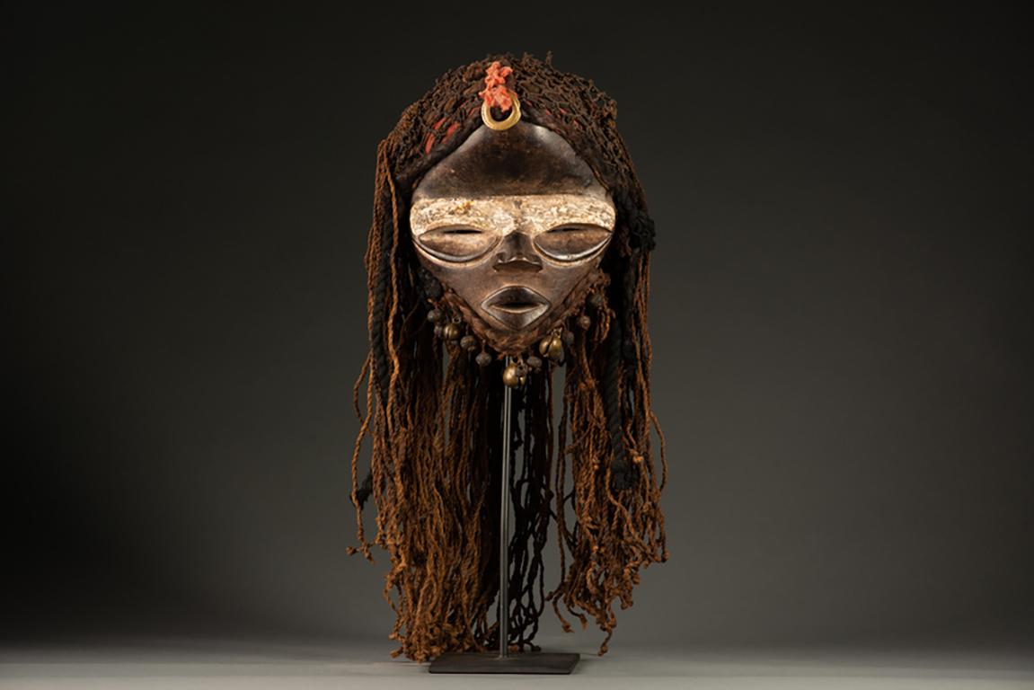 Dan Deangle Mask in Wood, Cowry Shells and Metal - Art by Unknown