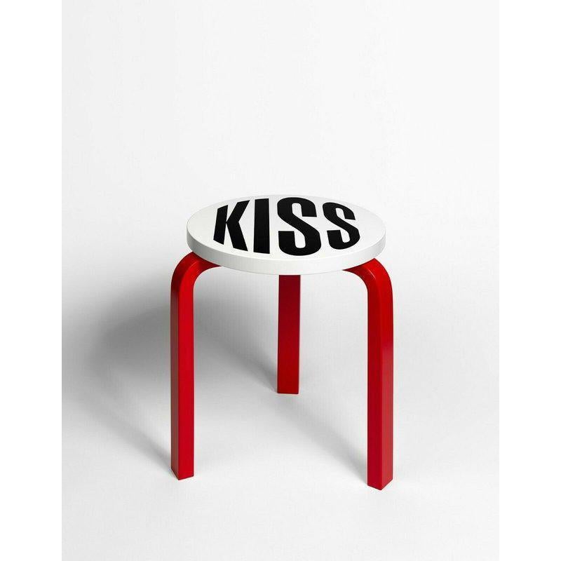 Barbara Kruger, Untitled (KISS), Solid Birch Laminate, 2019

Solid birch, birch plywood, laminate
From a limited edition of 600
17.3 × 15 × 15 in (44 × 38 × 38 cm)

Notes: Untitled (Kiss) (2019) marries Alvar Aalto’s classic piece of modern