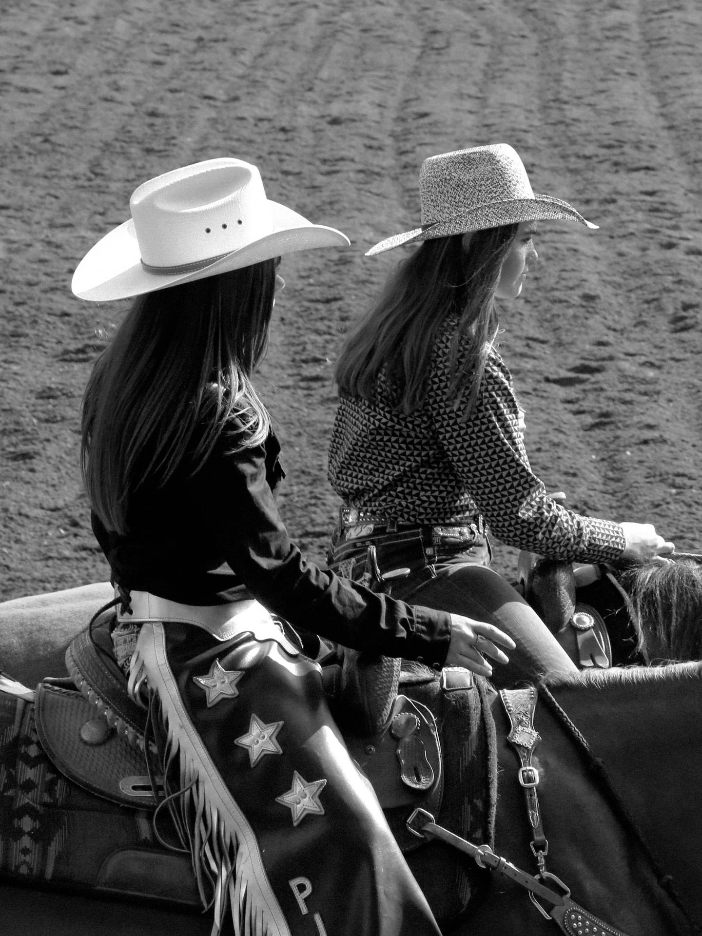 Antonia Stoyanovich Black and White Photograph – Cowgirls