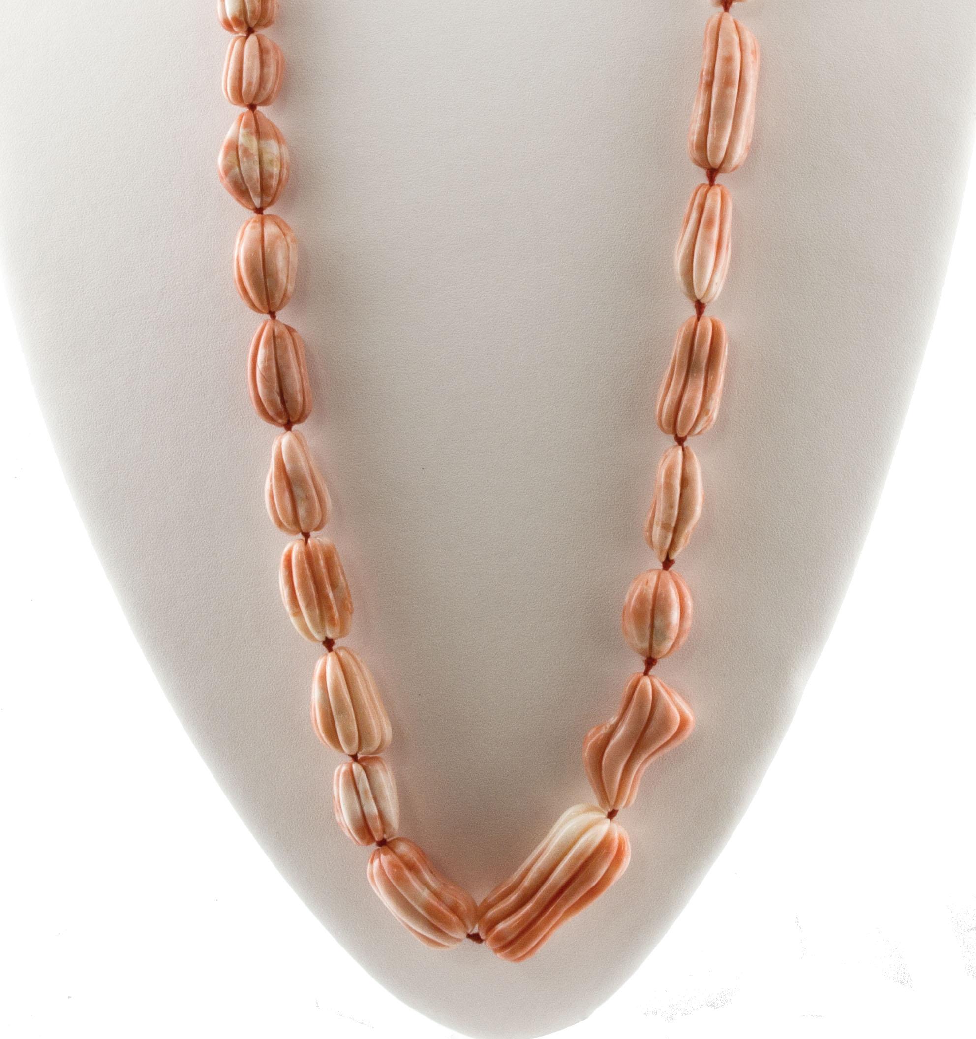 Wonderful long coral necklace, realized with 225.8 g of pink coral secundum finely carved by Italian master goldsmiths, according to the ancient neapolitan tradition of coral manufacturing. 
length 100 cm
Coral width min 1 cm / max 2 cm
total weight