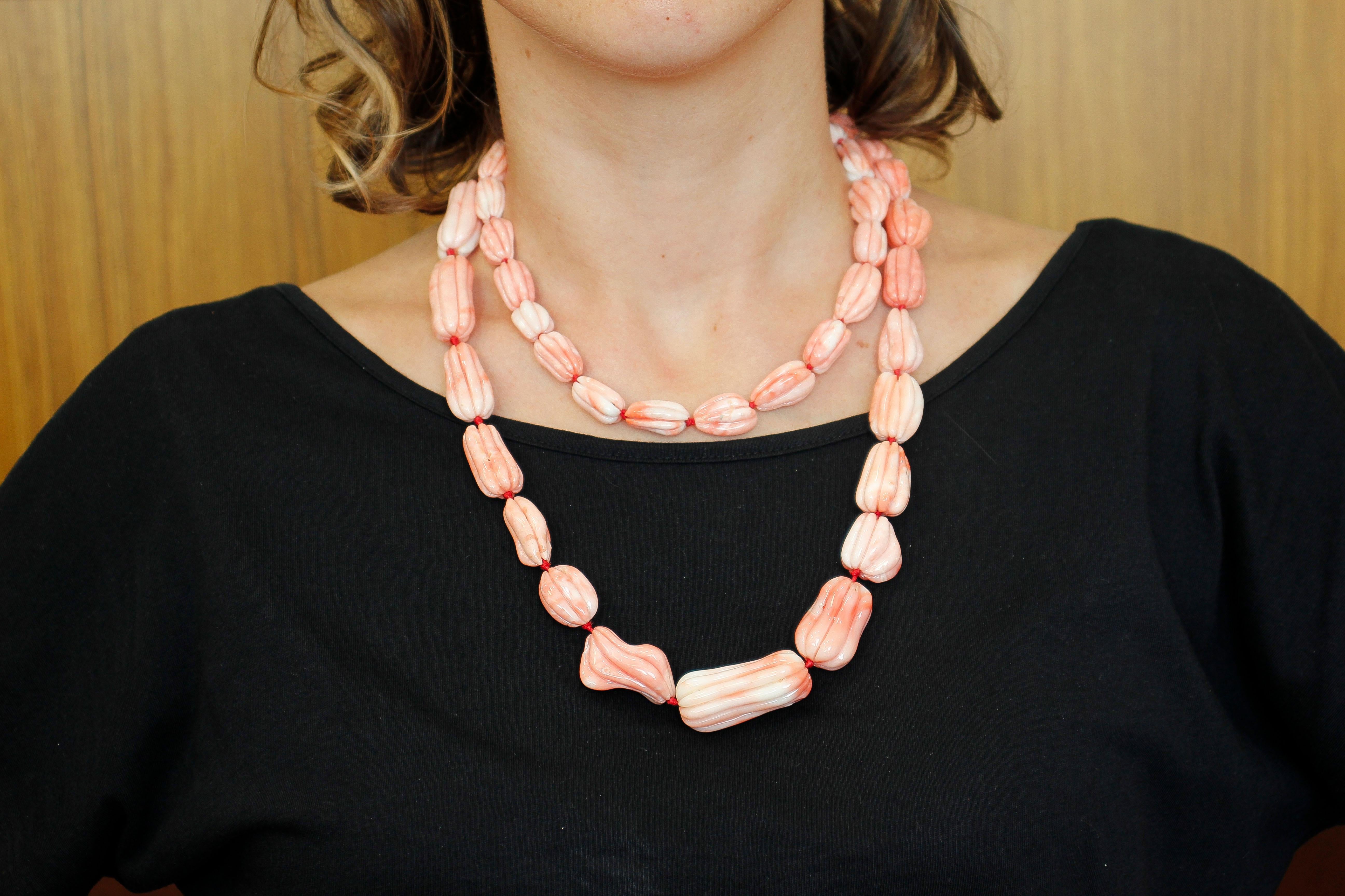 225.8 g Orange/Pink Corals Multi-Strand or Long Necklace In Excellent Condition For Sale In Marcianise, Marcianise (CE)