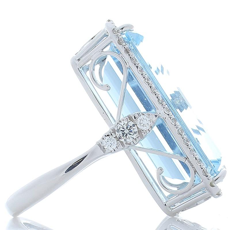 22.59 Carat Emerald Cut Aquamarine and Diamond Cocktail Ring in 18 Karat Gold In New Condition In Chicago, IL