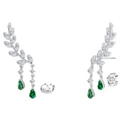 Boucles d'oreilles pendantes en or 18 carats avec feuilles de diamant et d'émeraude de 2,25 carats Diamant à taille ronde