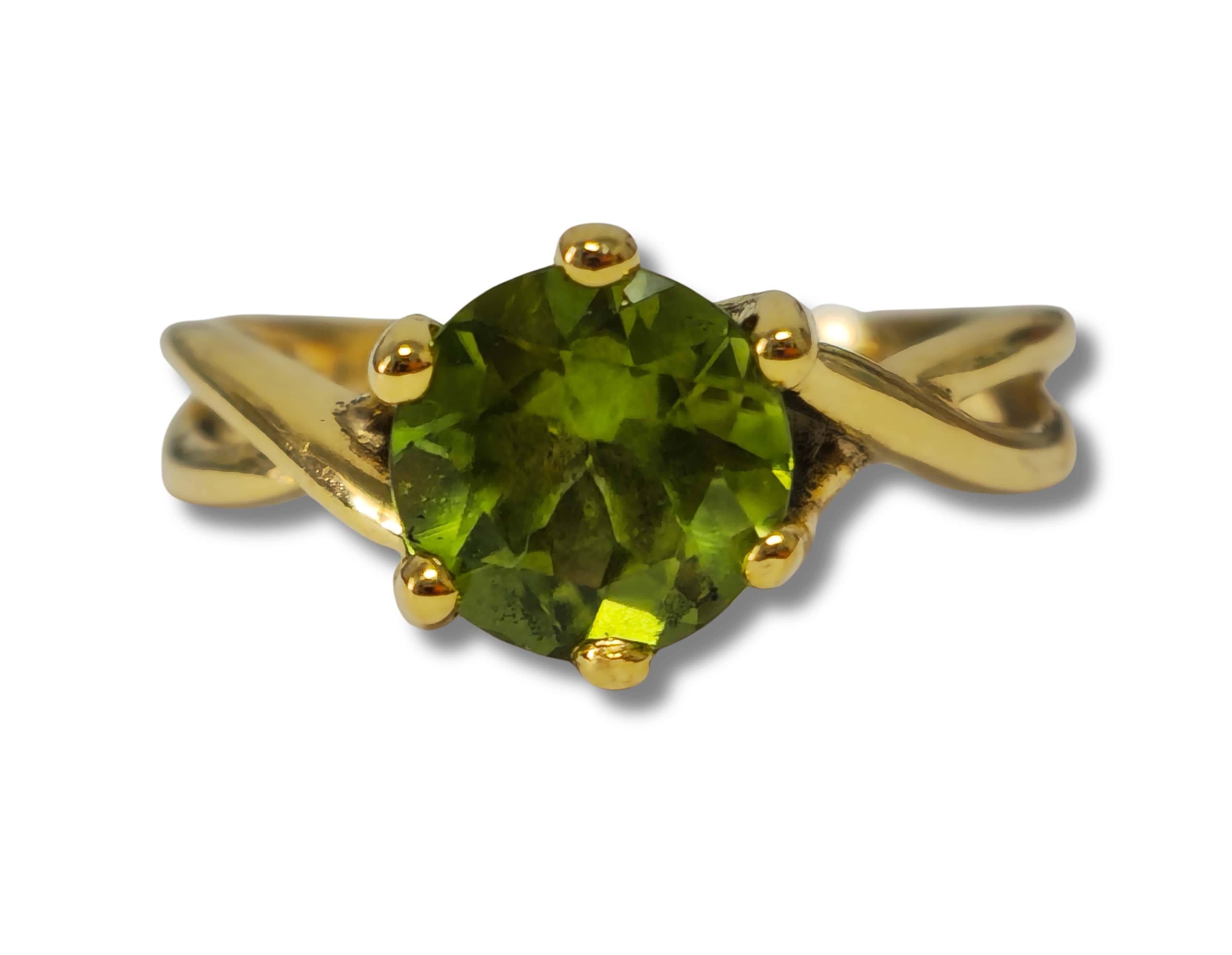 Elevate your style with our exquisite Solitaire Garnet Ring, crafted from radiant 10k yellow gold. Adorned with a natural garnet stone, prong-set to perfection, this ring exudes timeless elegance and sophistication. Perfect for any occasion, it's a