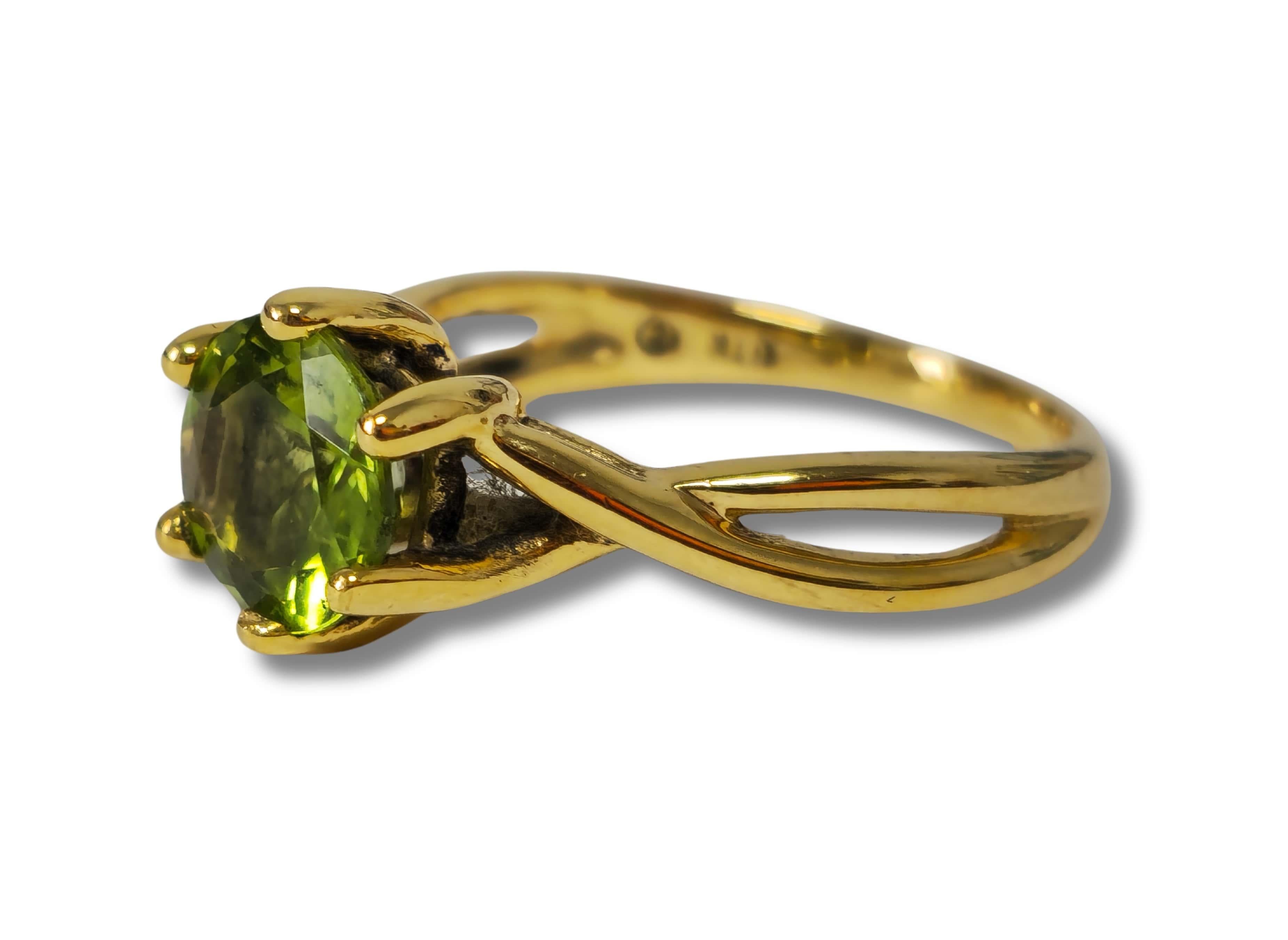 2.25ct Garnet Solitaire Ring Engagement Ring In Excellent Condition For Sale In Miami, FL