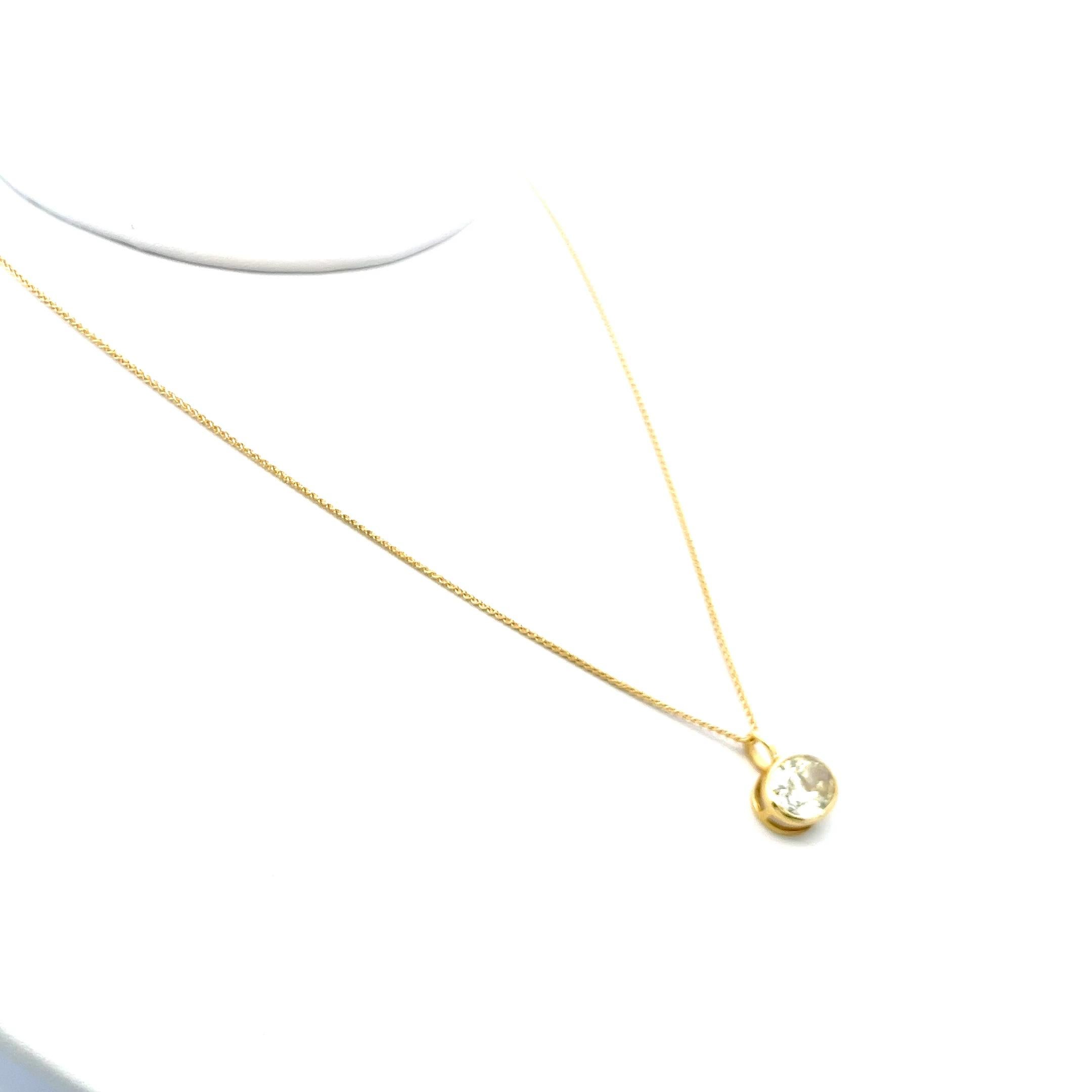 Taille ovale Collier pendentif en or jaune 14K avec diamant ovale de 2,25ct de couleur jaune brun (SI1) en vente
