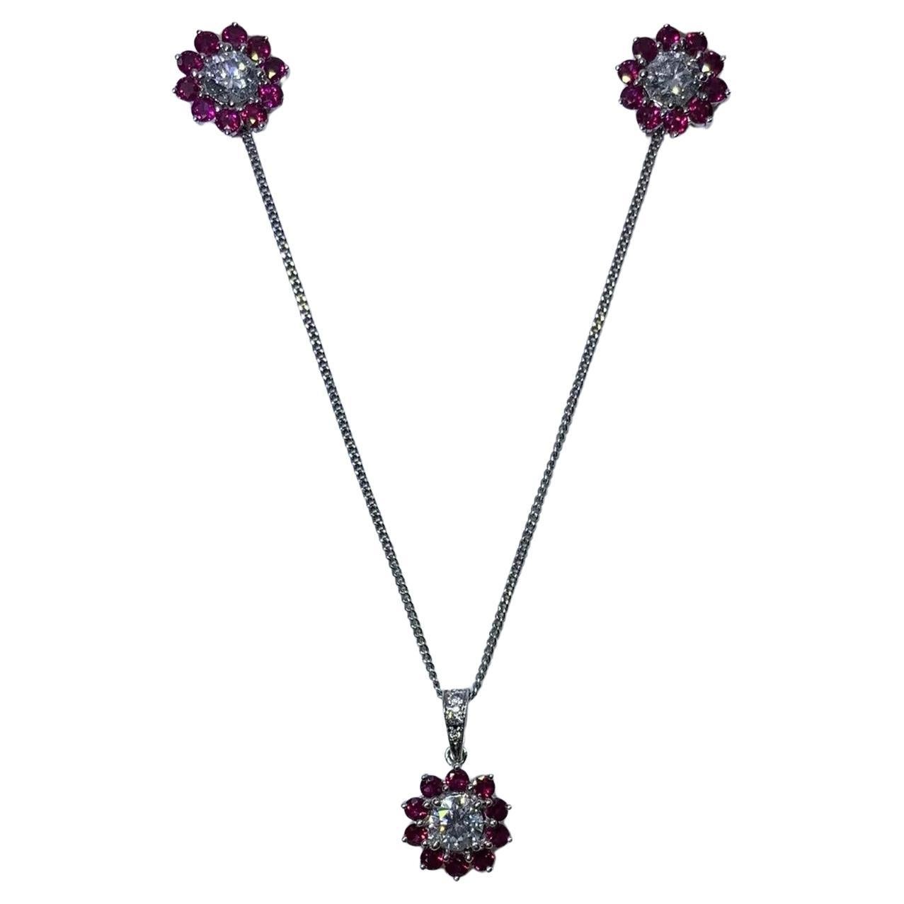 Orecchini con rubino e diamanti da 2,25 ct e collana con pendente in oro 18 ct. in vendita