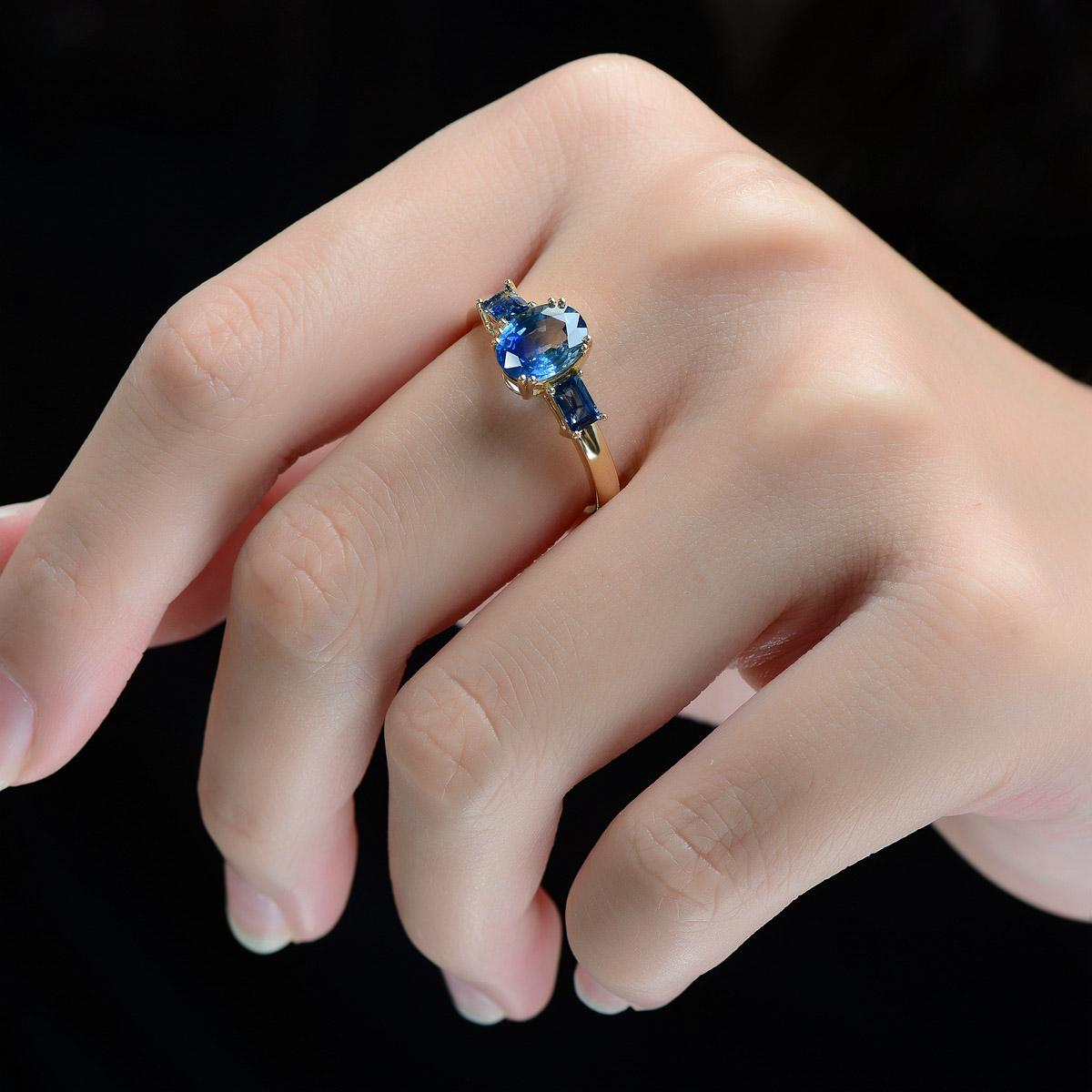 Uncut 2.25ctw Bi-Color Sapphire Three-Stone Engagement Ring 14K Gold For Sale