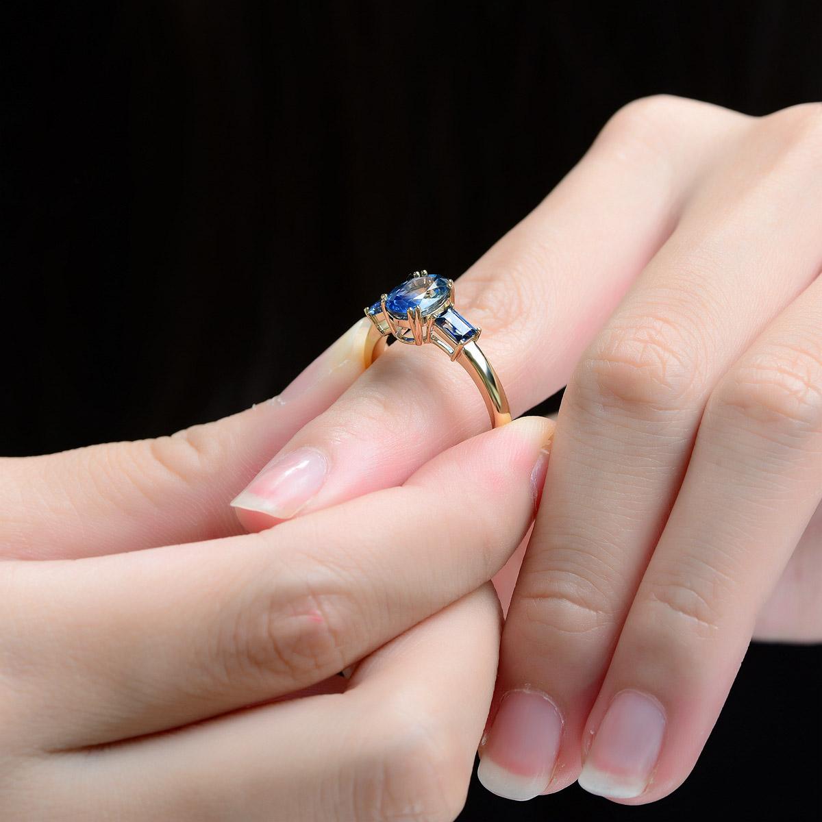 2.25ctw Bi-Color Sapphire Three-Stone Engagement Ring 14K Gold In New Condition For Sale In Osprey, FL
