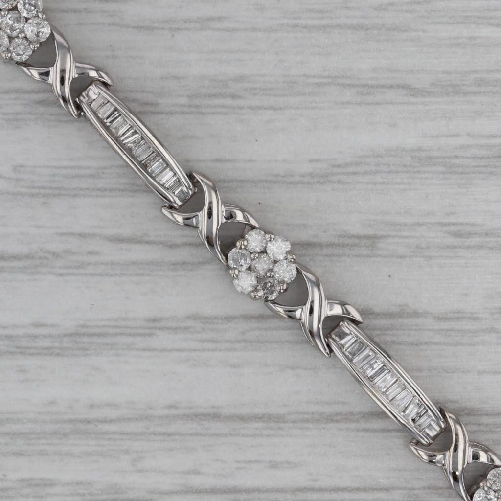 Taglio rotondo Bracciale tennis con bracciale a barre con cluster di diamanti da 2,25 carati in oro bianco 14k 7,5