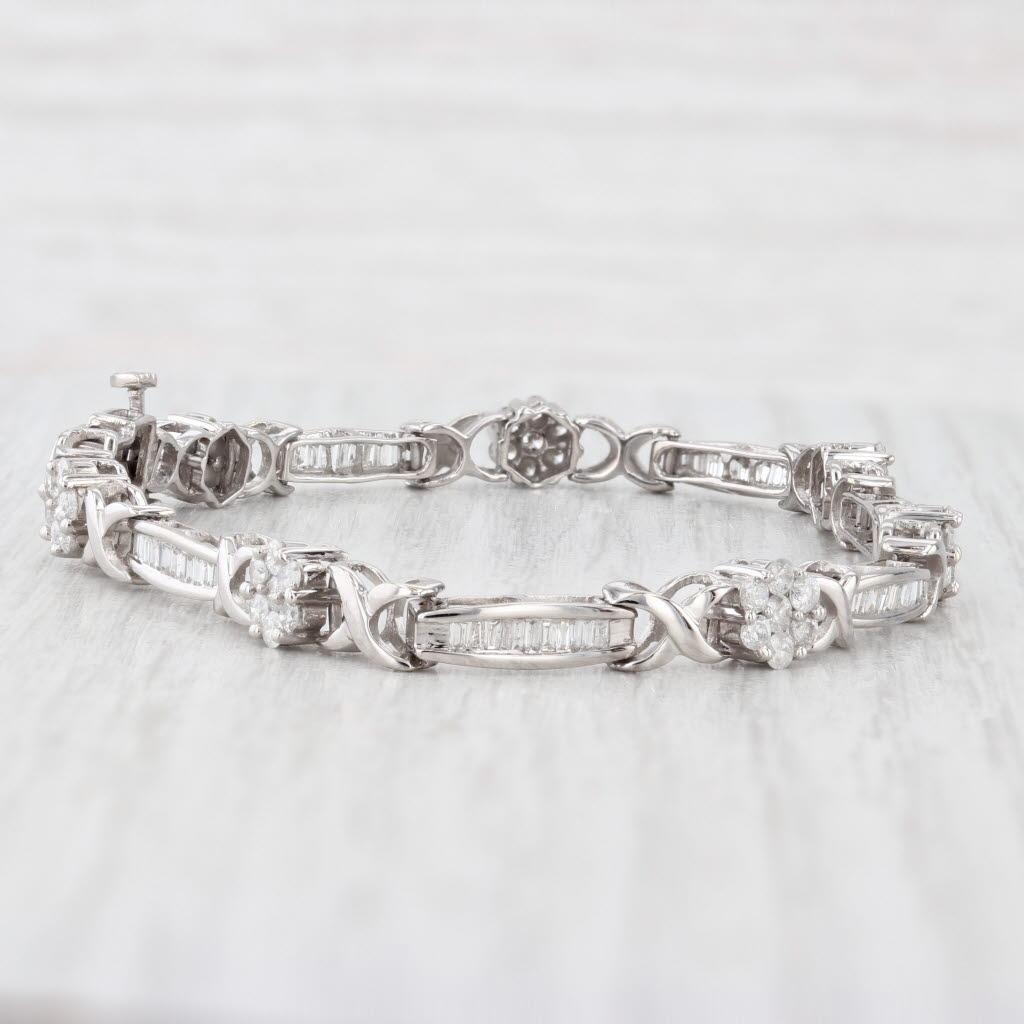 Bracciale tennis con bracciale a barre con cluster di diamanti da 2,25 carati in oro bianco 14k 7,5