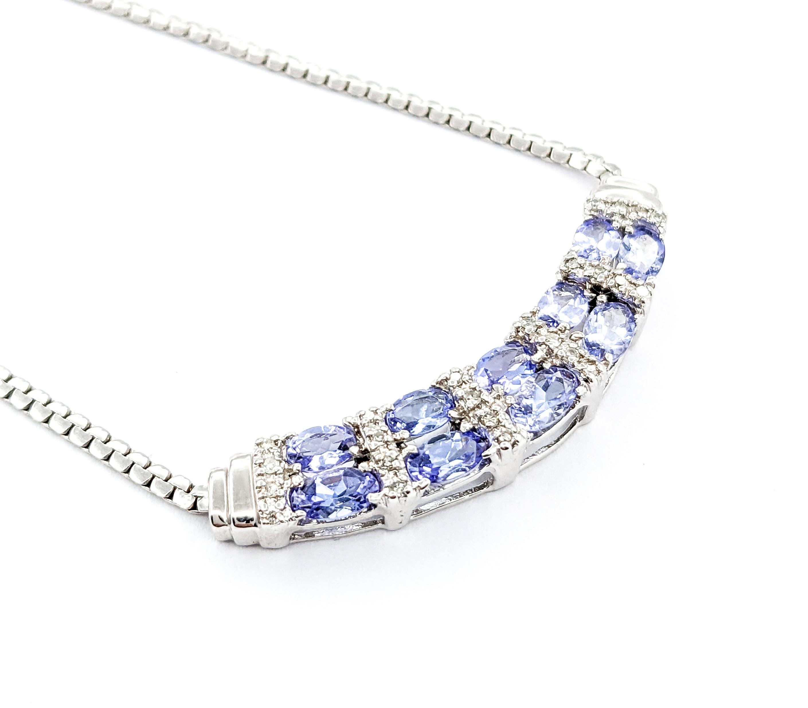 Taglio ovale Collana a barre curve con tanzanite da 2,25 carati in oro bianco in vendita