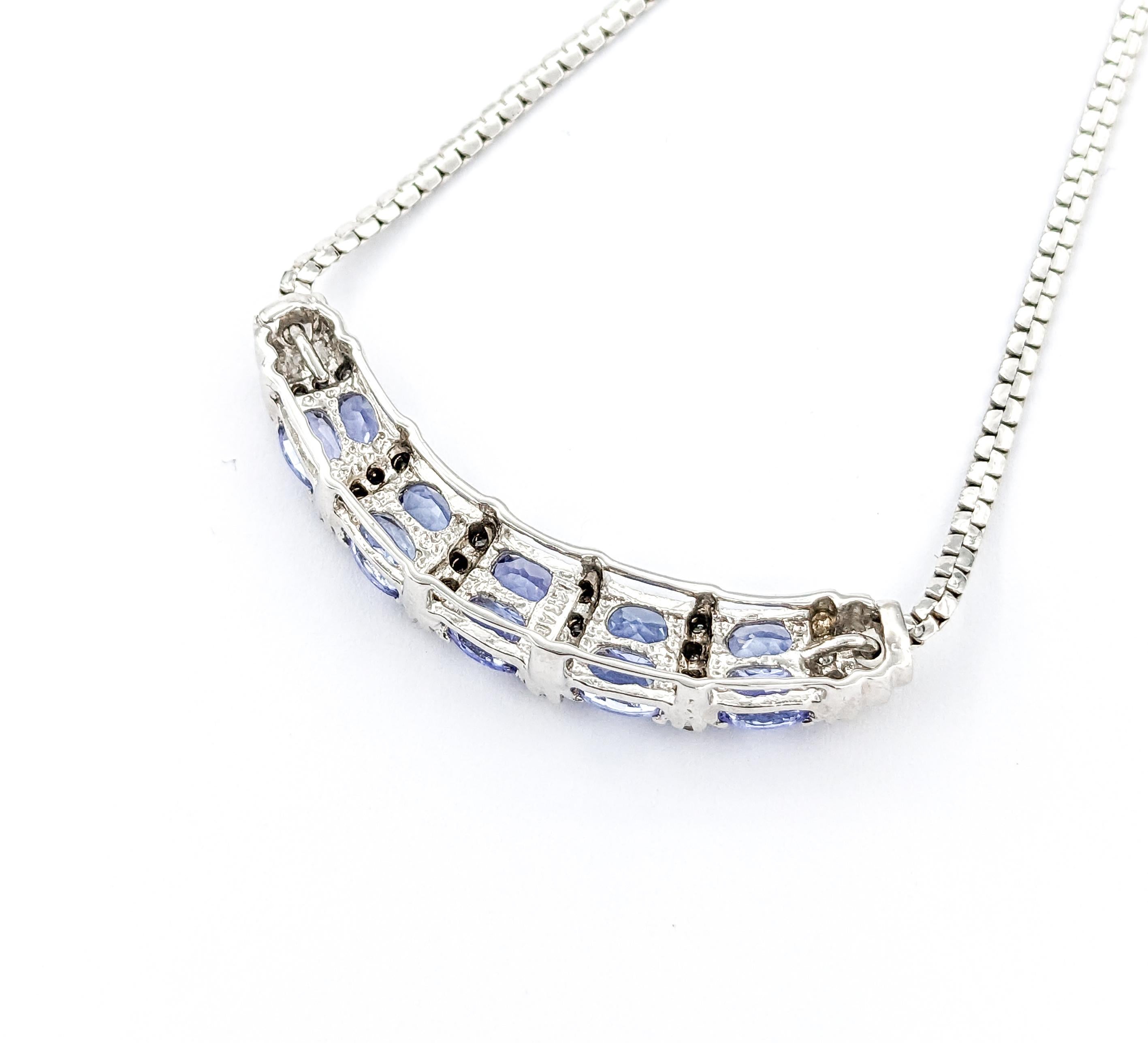 Collana a barre curve con tanzanite da 2,25 carati in oro bianco In condizioni ottime in vendita a Bloomington, MN