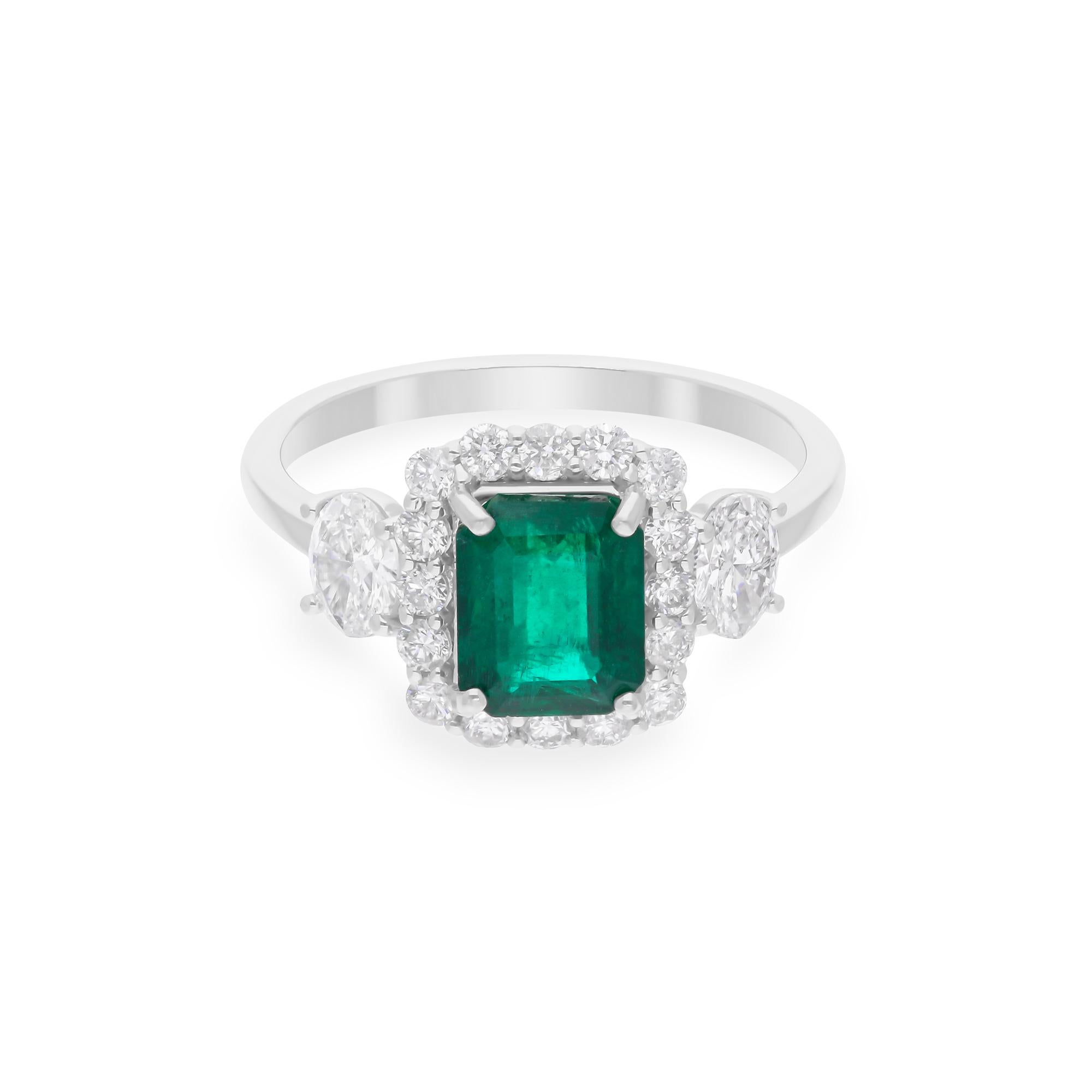 En vente :  2.25tcw Zambian Emerald SI/H Diamond Halo Wedding Ring 18 Karat White Gold