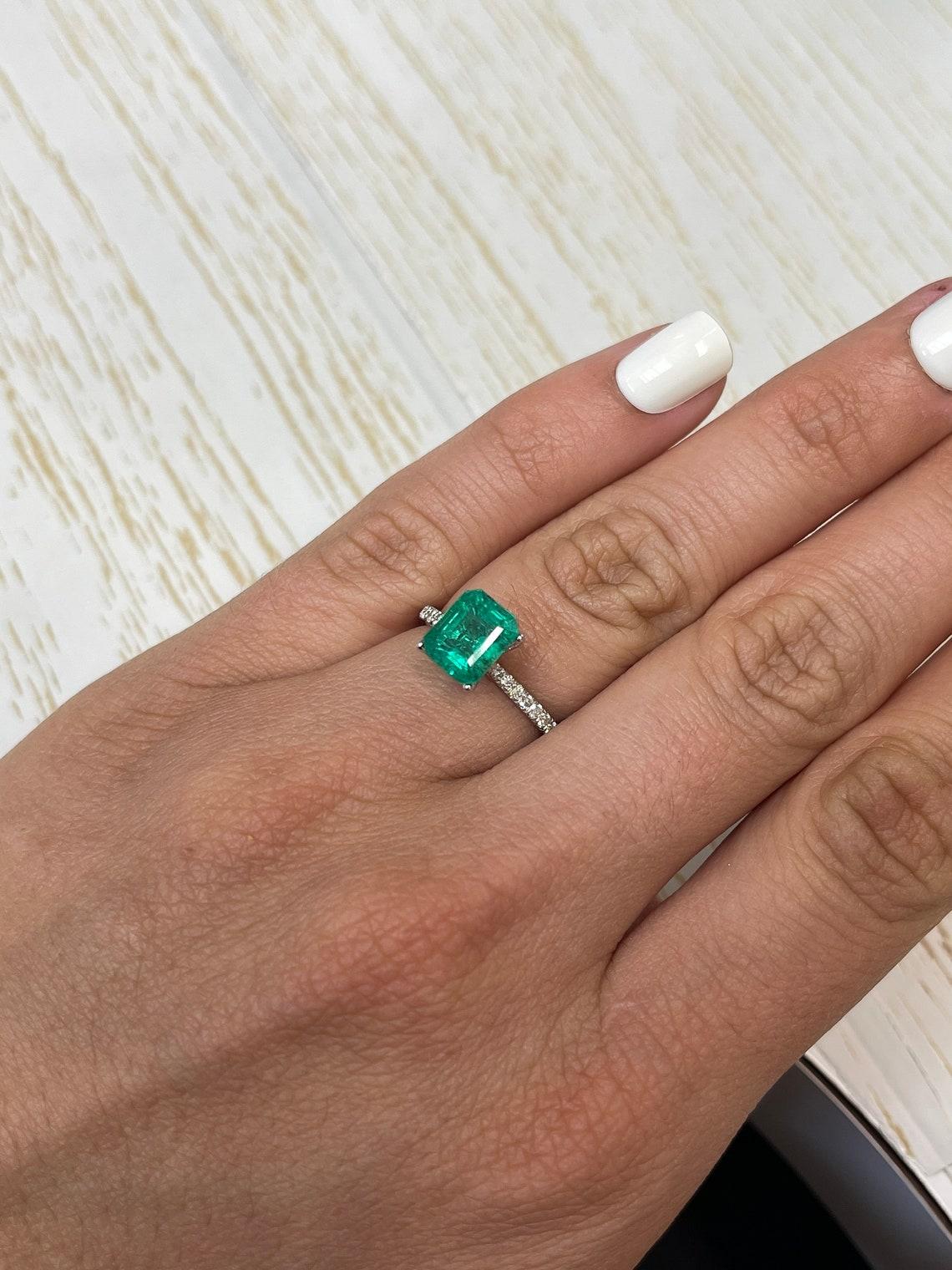 2,26 Karat 8,5x7 mittelgrüner sambischer Smaragd - Smaragdschliff Mai-Geburtsstein Edelstein im Angebot 4