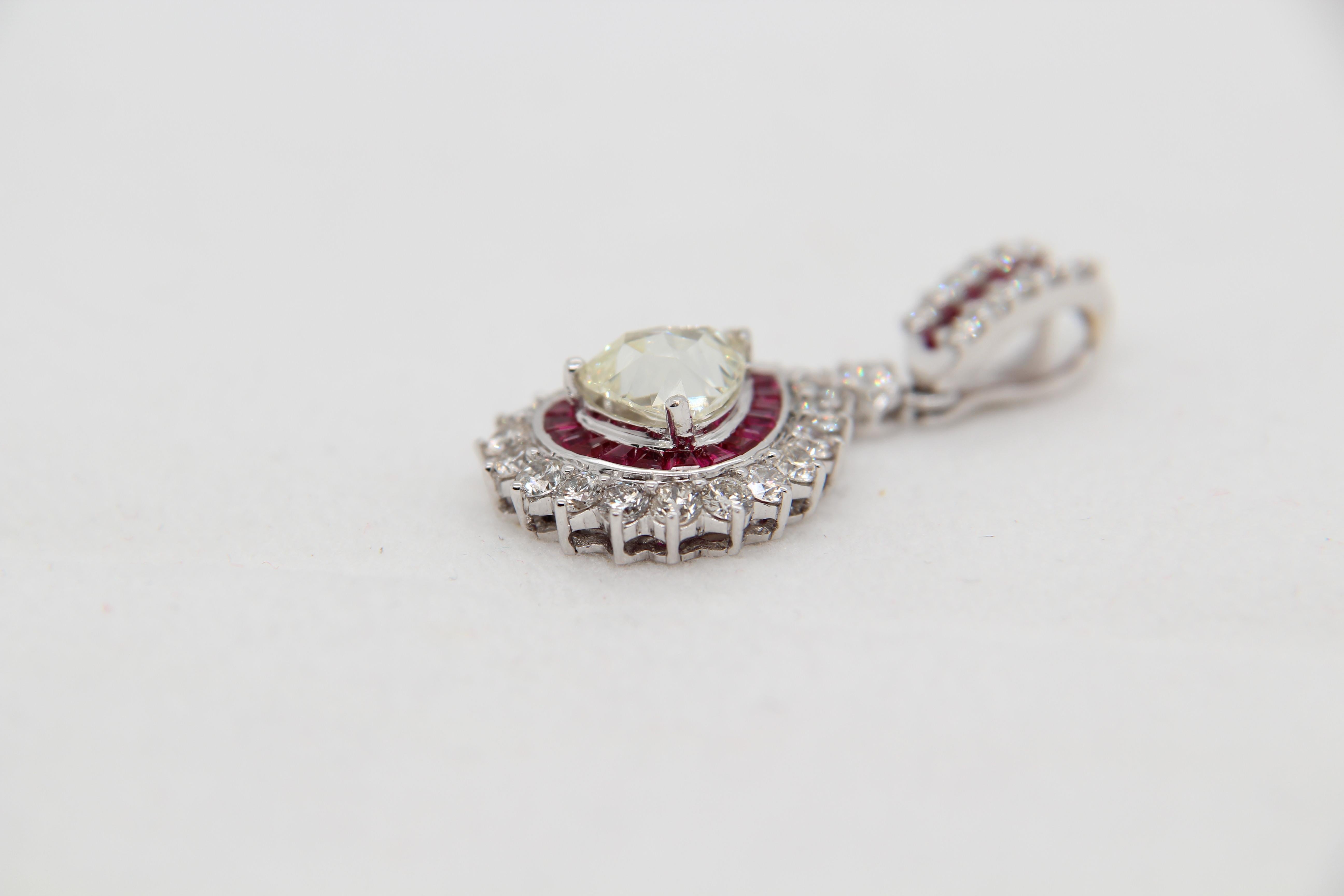 2.26 Carat Diamond and Ruby Pendant in 18 Karat Gold In New Condition In Bangkok, TH