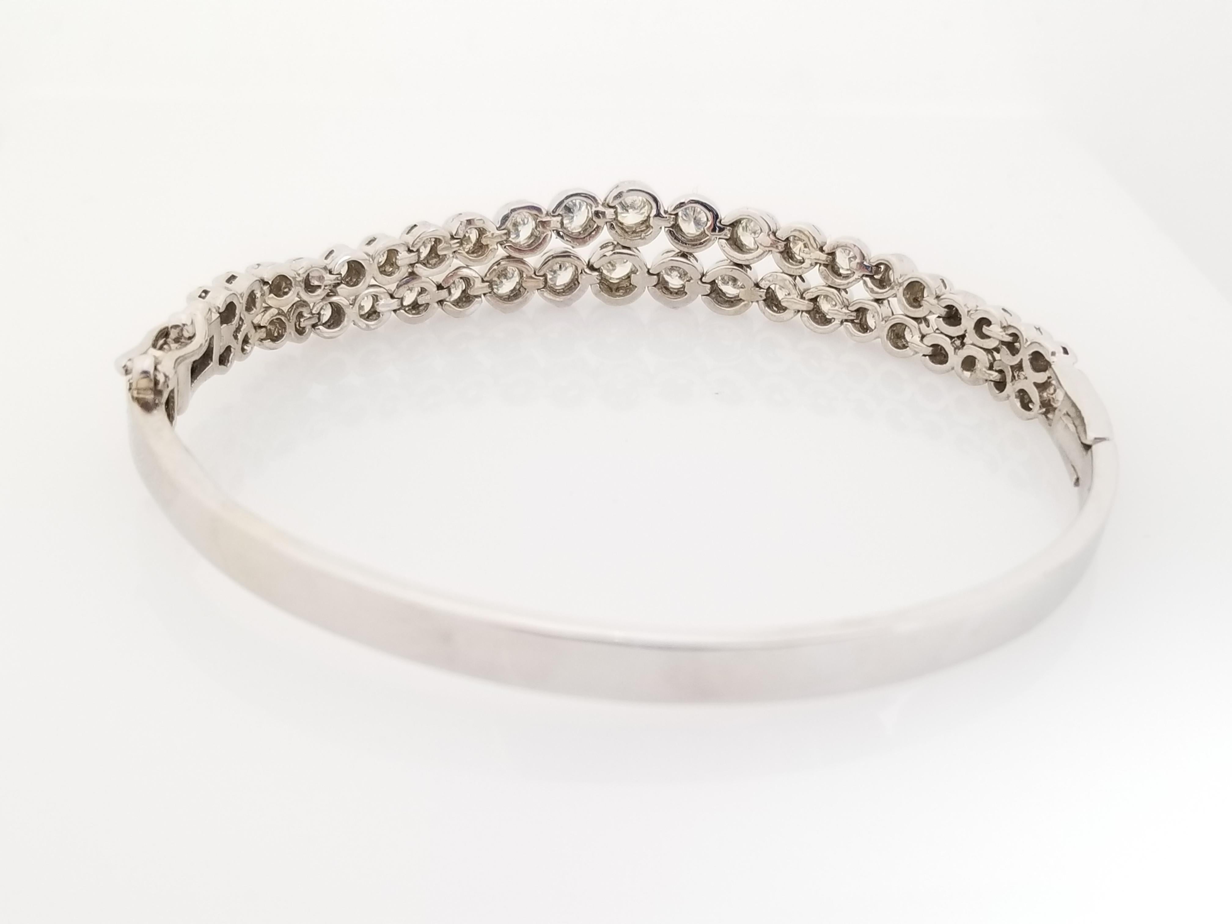 2.25 Carat Double Row Graduated Flexible Bangle White Gold 14 Karat Bracelet In New Condition In Great Neck, NY