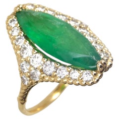 Anillo de cóctel de oro amarillo de 18k con esmeralda y diamantes talla marquesa de 2,26 quilates