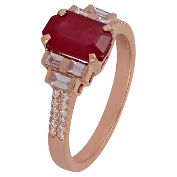 Bague halo en or 18k de 2,26 carats de rubis birman naturel et de diamants en vente