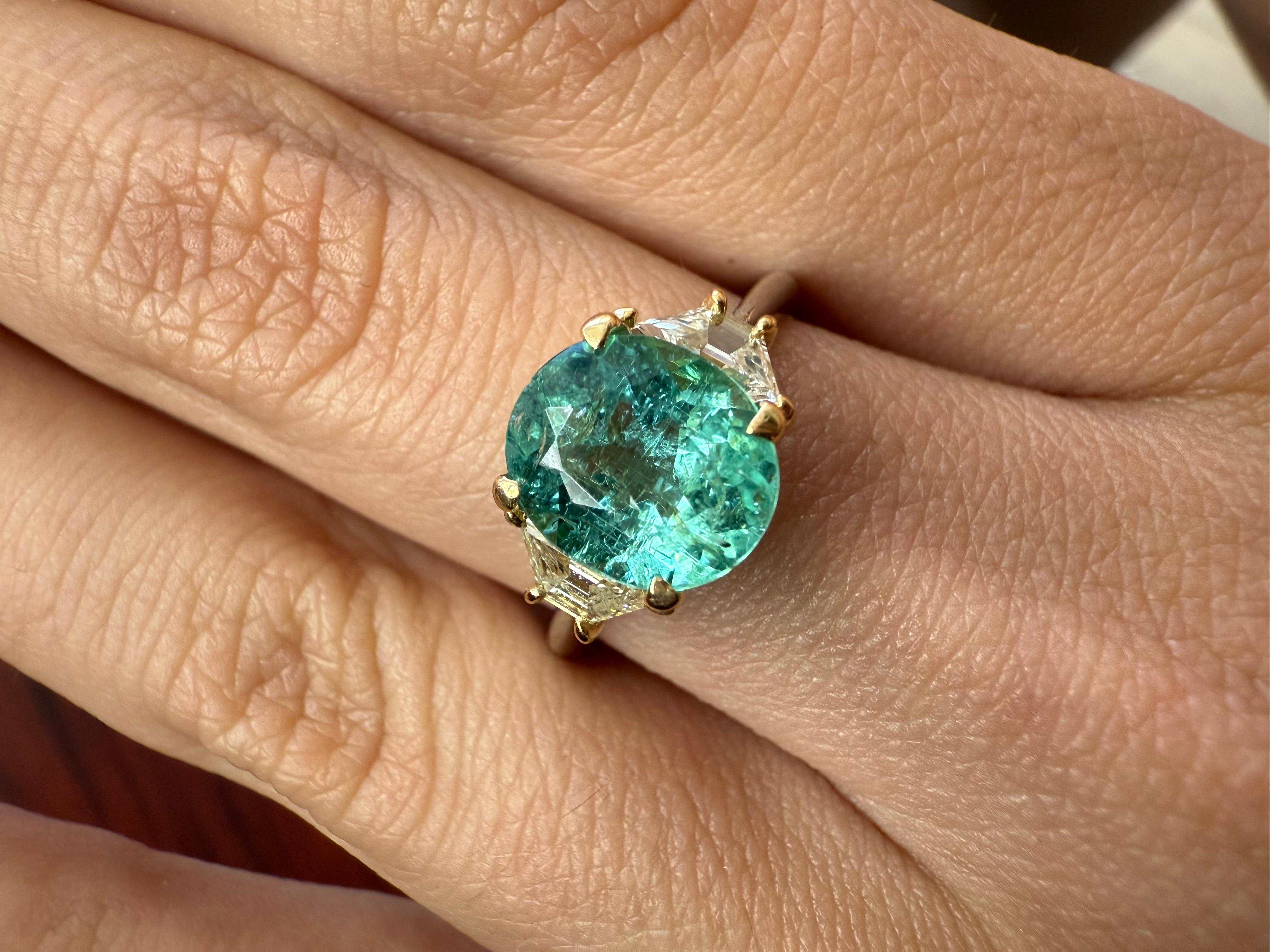 Bague à trois pierres en tourmaline Paraiba de 2,26 carats Neuf - En vente à Los Angeles, CA