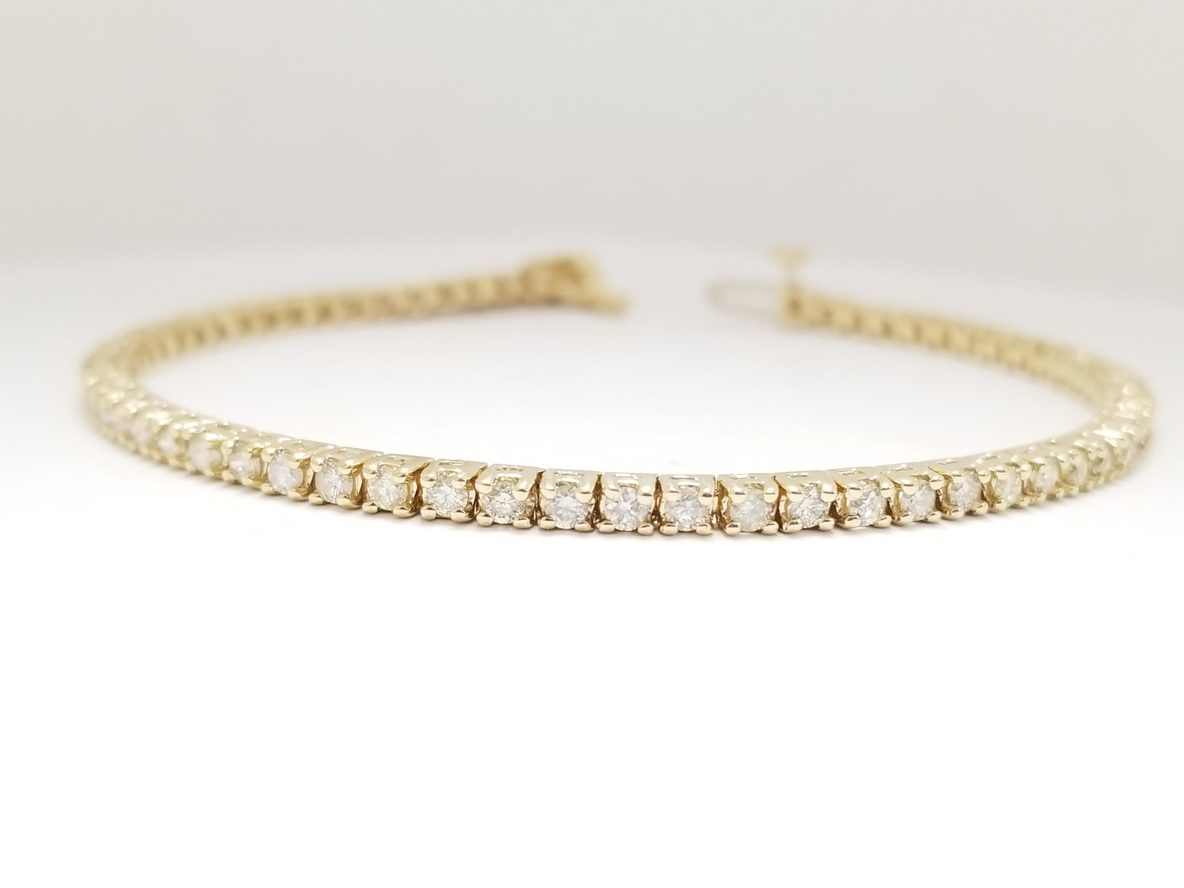 2.26 Carat Round Brilliant Natural Diamond Tennis Bracelet 14 Karat Yellow Gold In New Condition In Great Neck, NY