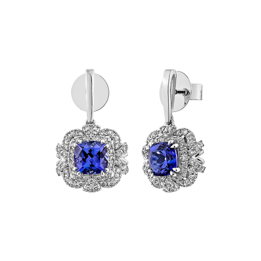 Taille coussin Sunita Nahata tanzanite 2.26 carats. Pendants d'oreilles en 18KWG avec diamant. en vente