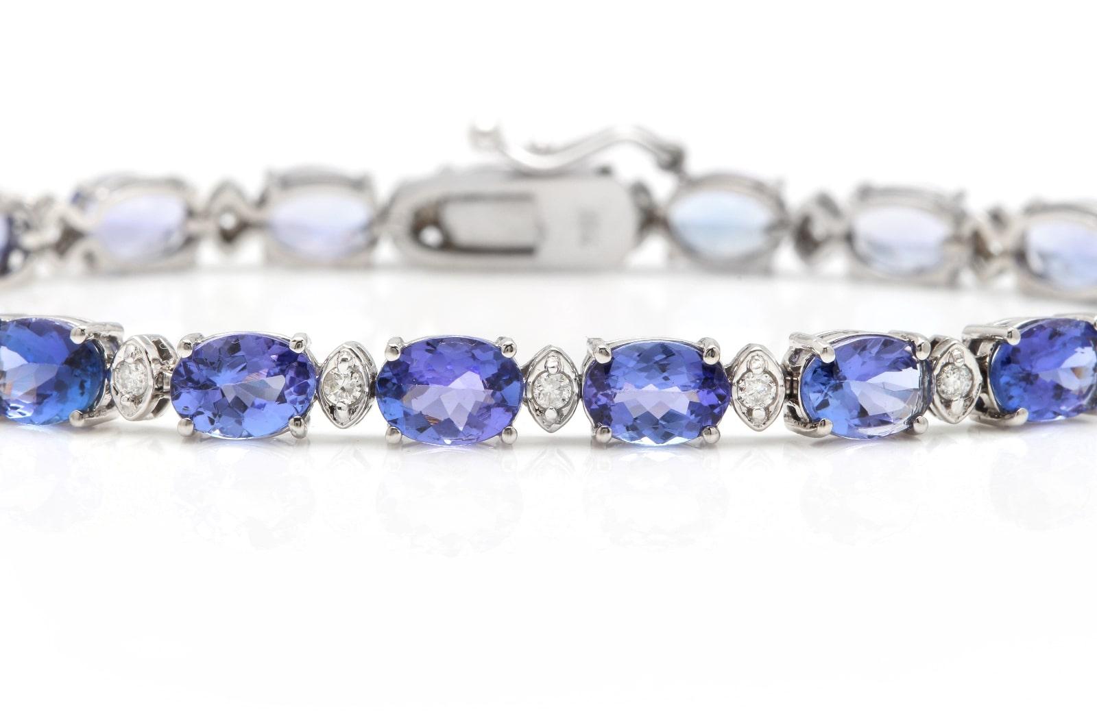Very Impressive 22.60 Carats Natural Tanzanite & Diamond 14K Solid White Gold Bracelet 

Suggested Replacement Value: $9,000.00

STAMPED: 14K

Total Natural Round Diamonds Weight: Approx. 0.60 Carats (color G-H / Clarity SI1-SI2)

Total Natural