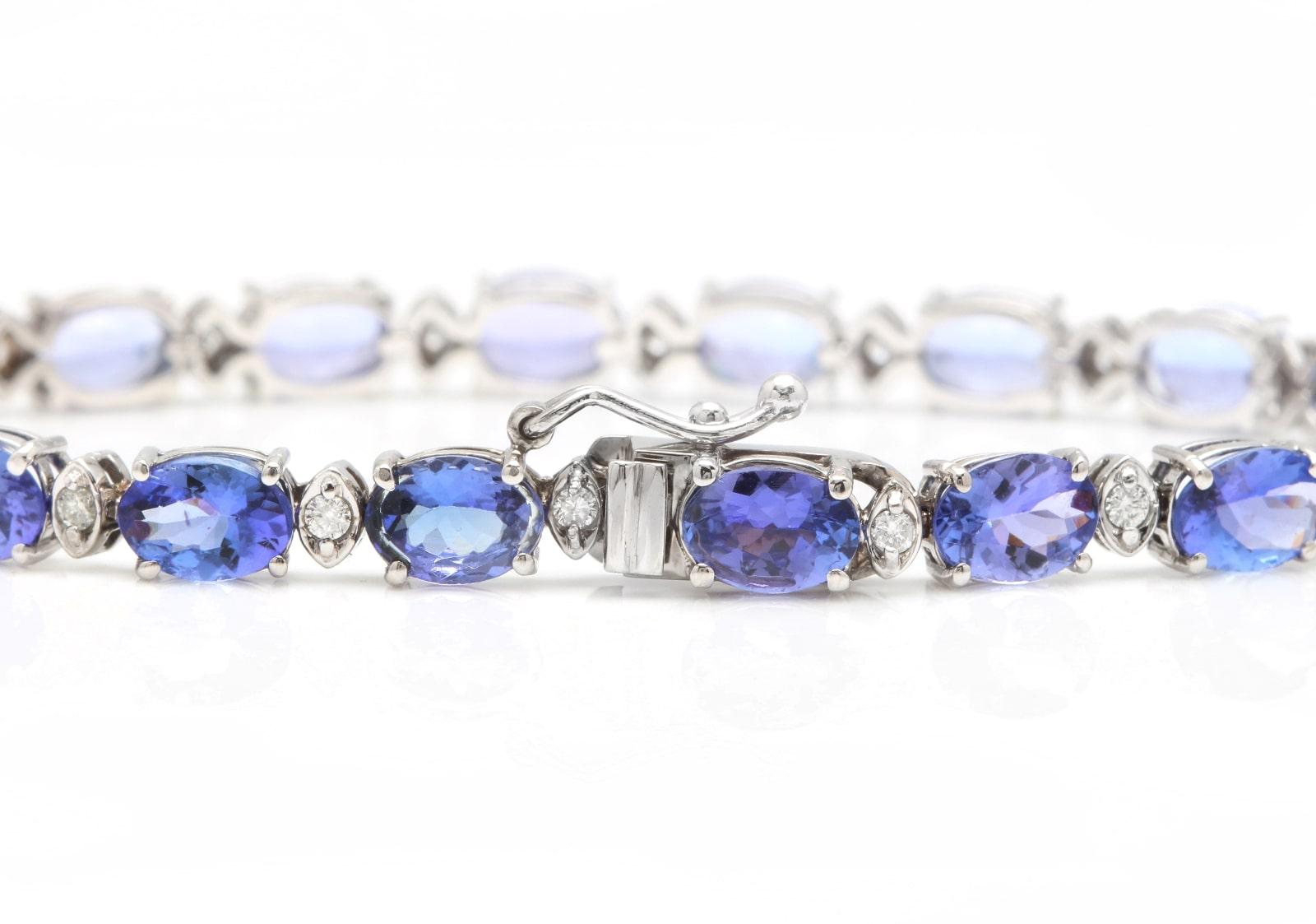 Mixed Cut 22.60 Carats Natural Tanzanite & Diamond 14K Solid White Gold Bracelet For Sale