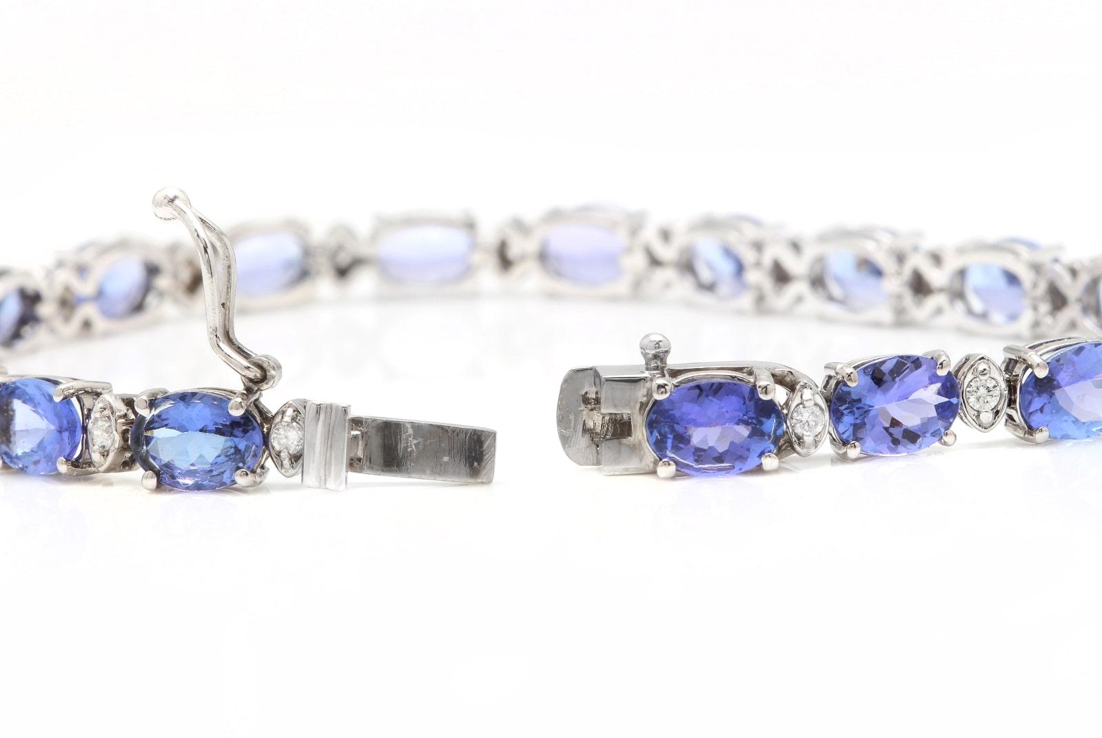 22.60 Carats Natural Tanzanite & Diamond 14K Solid White Gold Bracelet In New Condition For Sale In Los Angeles, CA