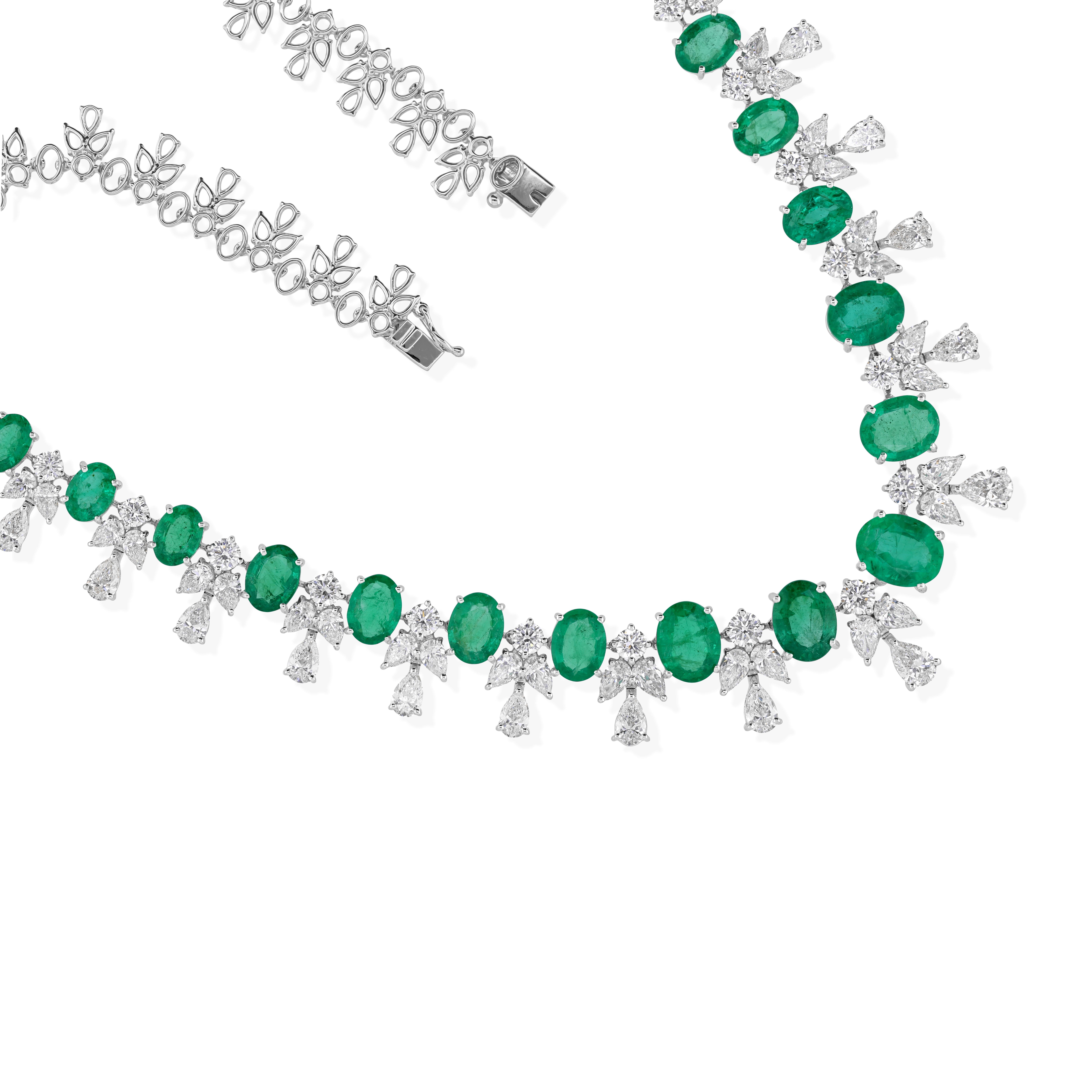 Oval Cut 22.60cts Zambian Emerald 15.13cts Diamond Choker Necklace 18k White Gold For Sale