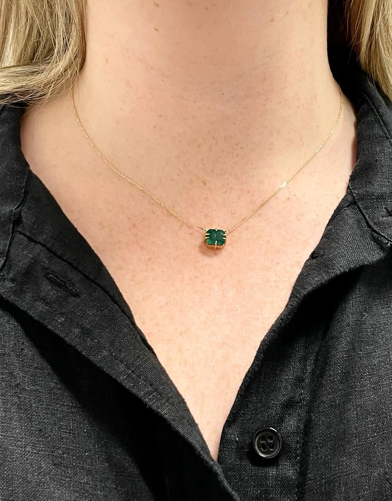 2.26ct Emerald necklace made in 18k yellow gold with chain  14