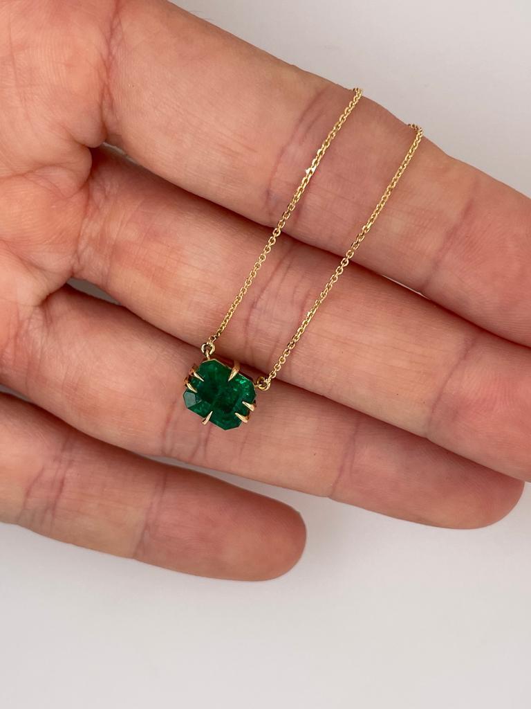 2.26ct Emerald necklace made in 18k yellow gold with chain  5