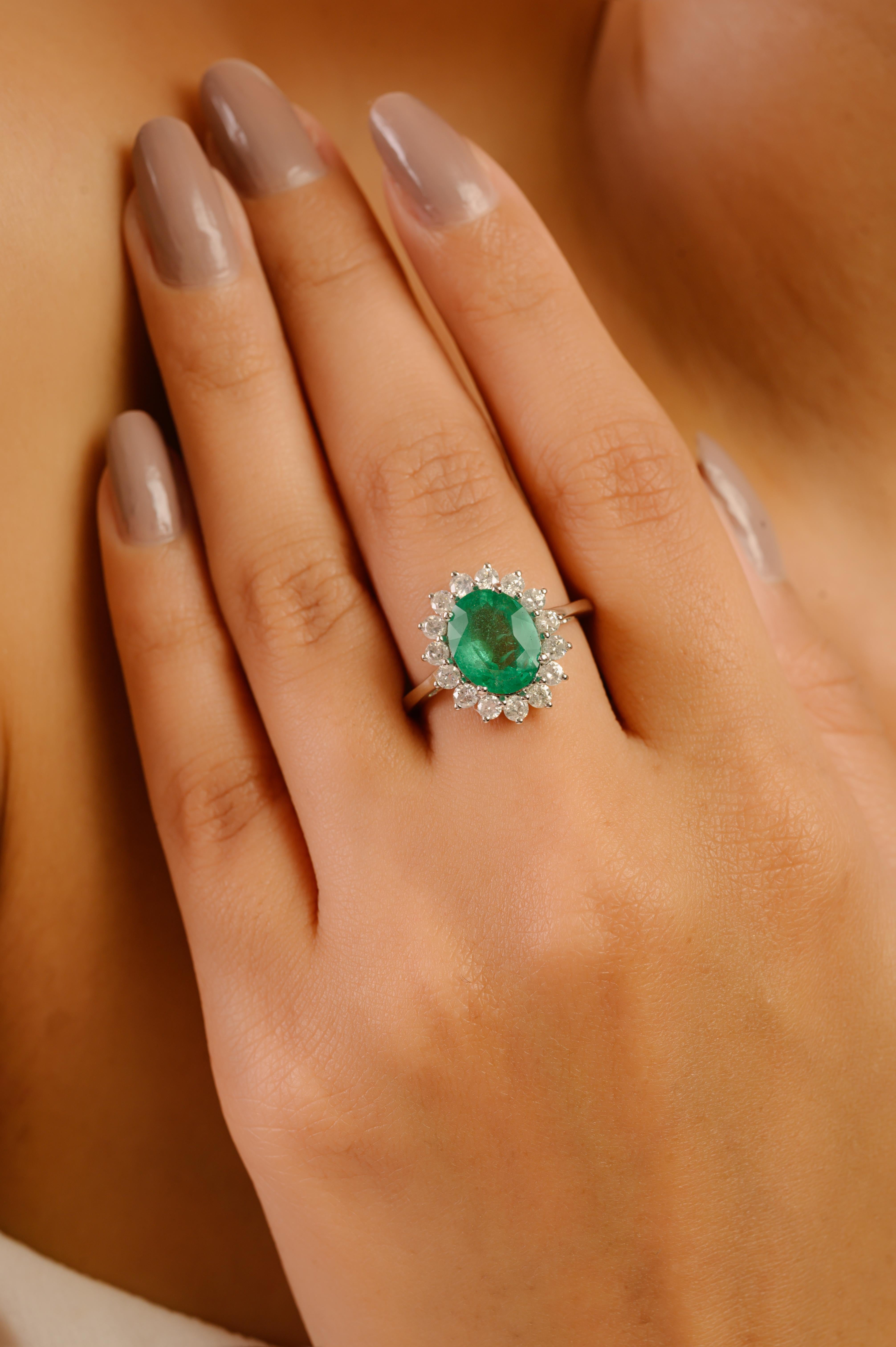 Im Angebot: 2,26 Karat sambischer Smaragd im Ovalschliff & Diamant-Halo-Verlobungsring aus 14K Weißgold () 4