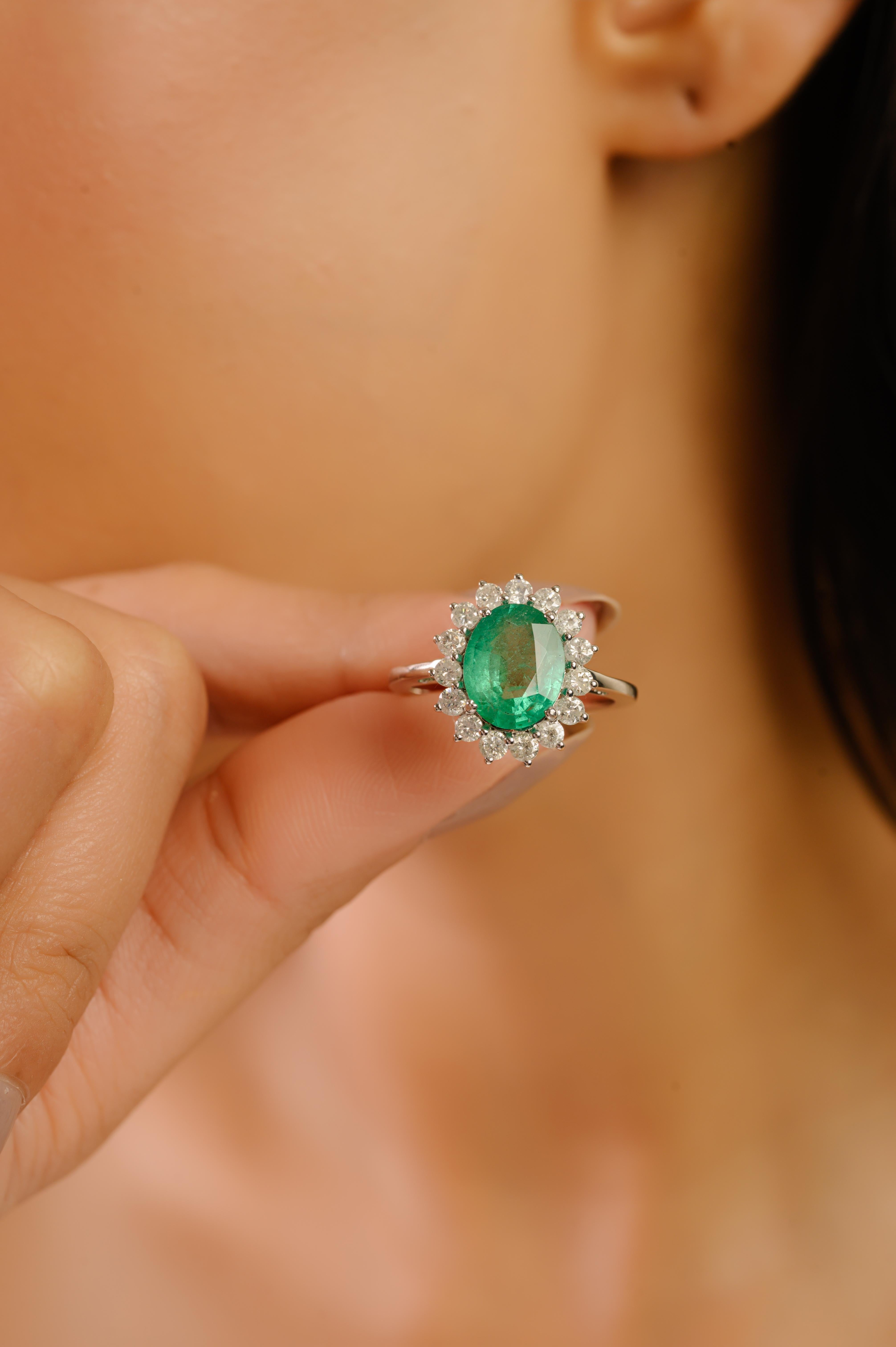 Im Angebot: 2,26 Karat sambischer Smaragd im Ovalschliff & Diamant-Halo-Verlobungsring aus 14K Weißgold () 6