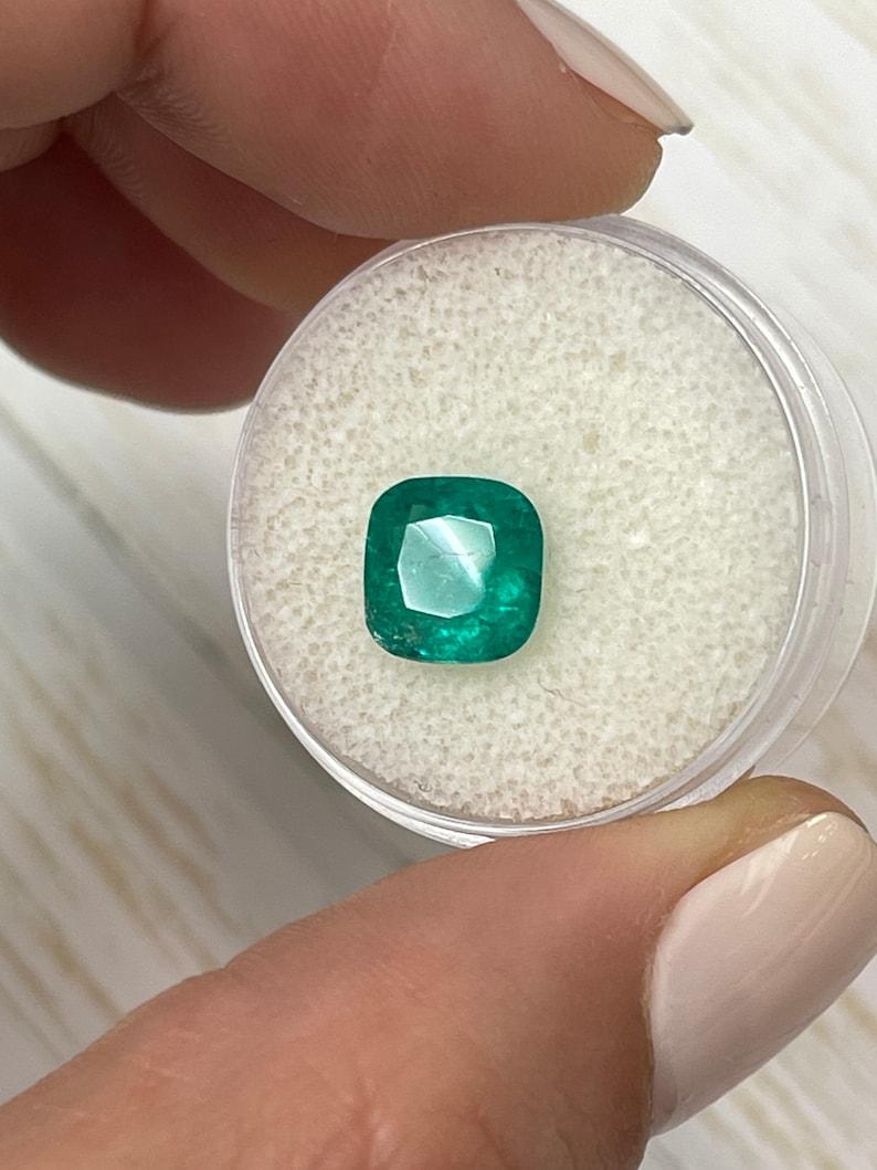 Women's 2.27 Carat 8.5x8.5 Natural Colombian Emerald - Cushion Cut Genuine Gem May For Sale