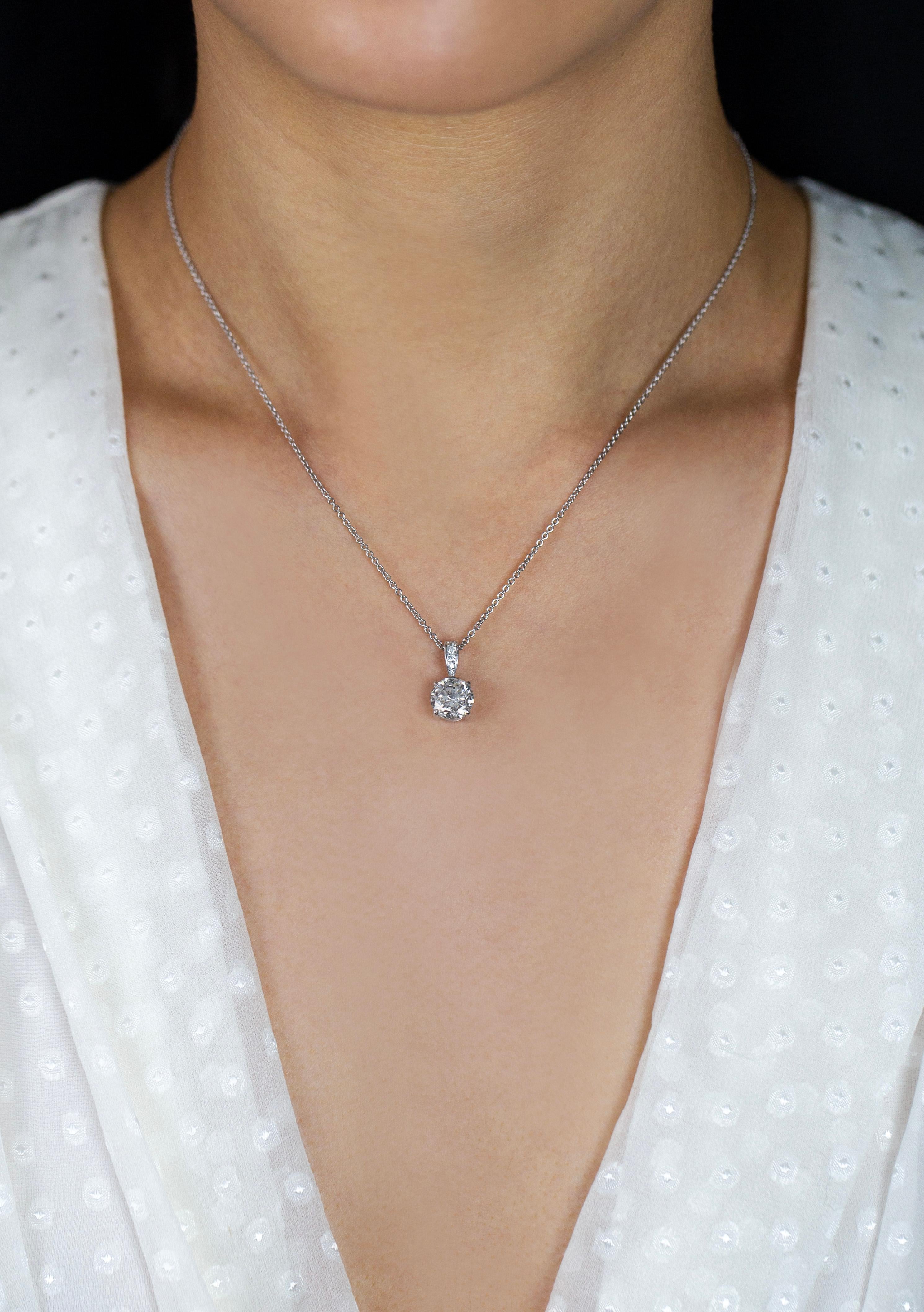 Taille ronde Collier pendentif solitaire en diamant rond brillant de 2,27 carats certifié EGL en vente