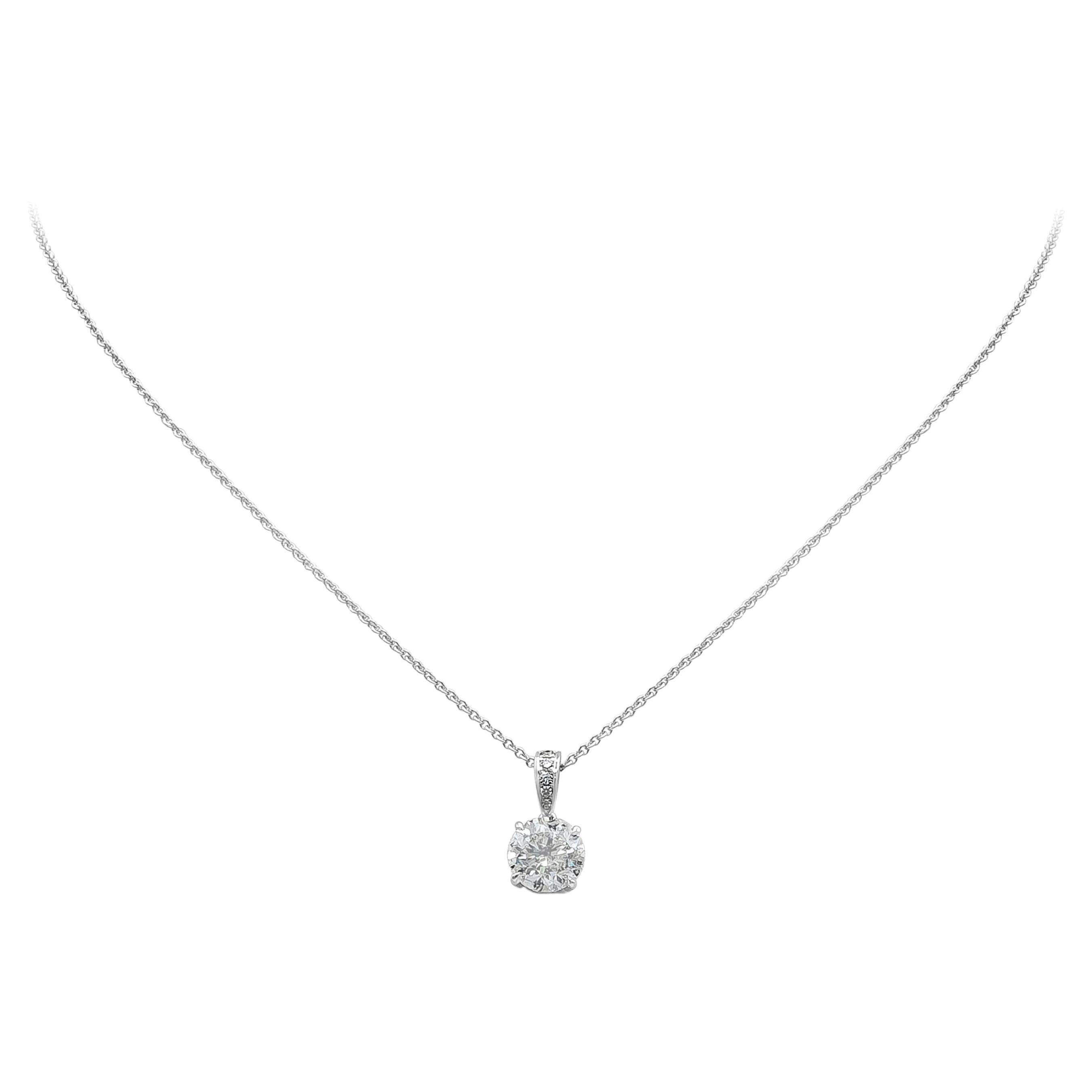 Collier pendentif solitaire en diamant rond brillant de 2,27 carats certifié EGL en vente