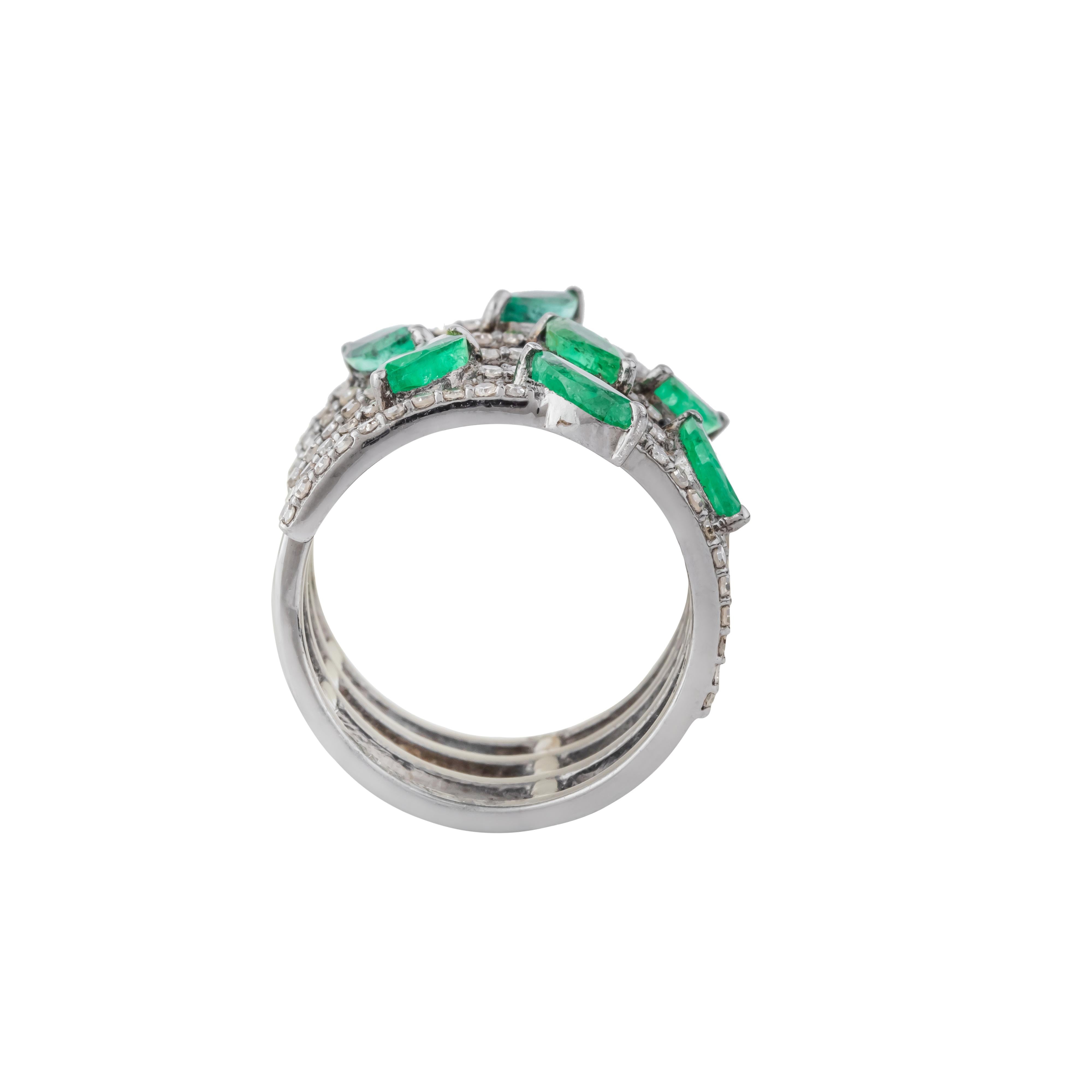 Taille ronde Bague cocktail diamant et émeraude de 2,27 carats en vente