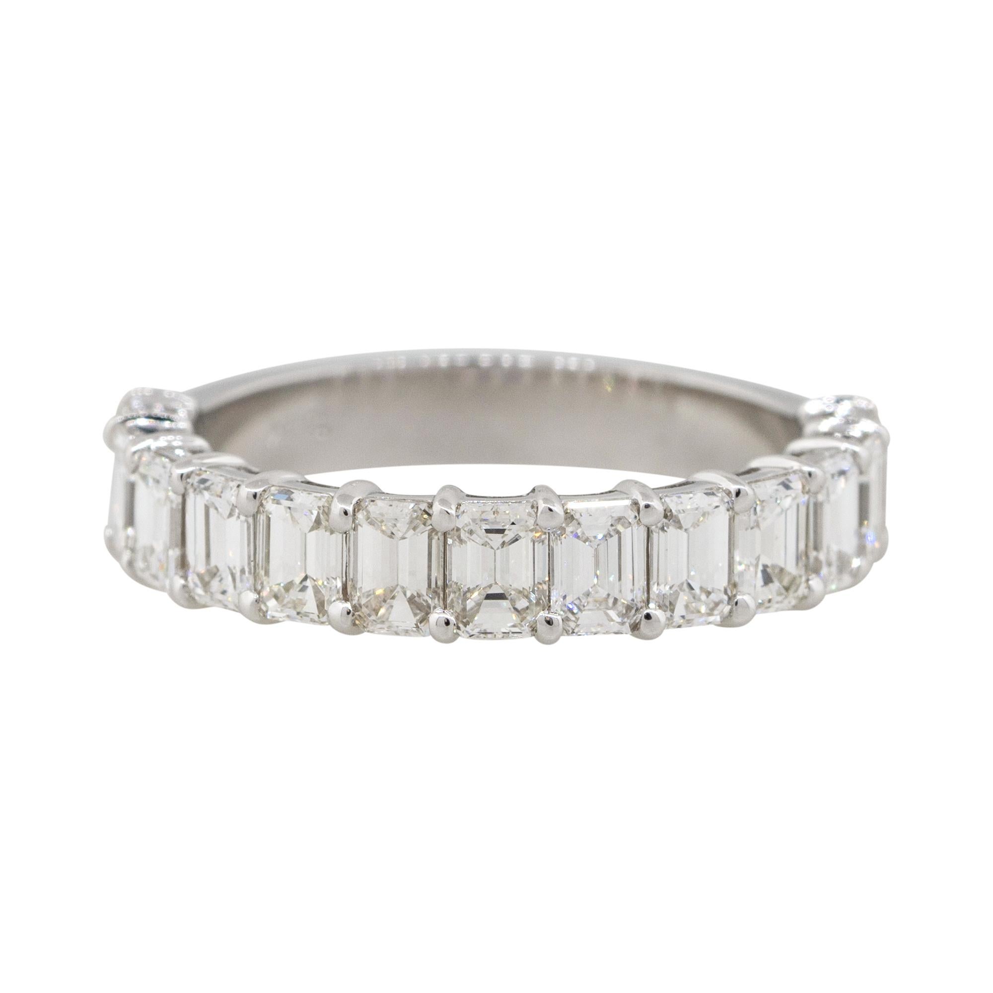 Alliance en or 18 carats avec diamant taille émeraude de 2,27 carats, en stock en vente 1