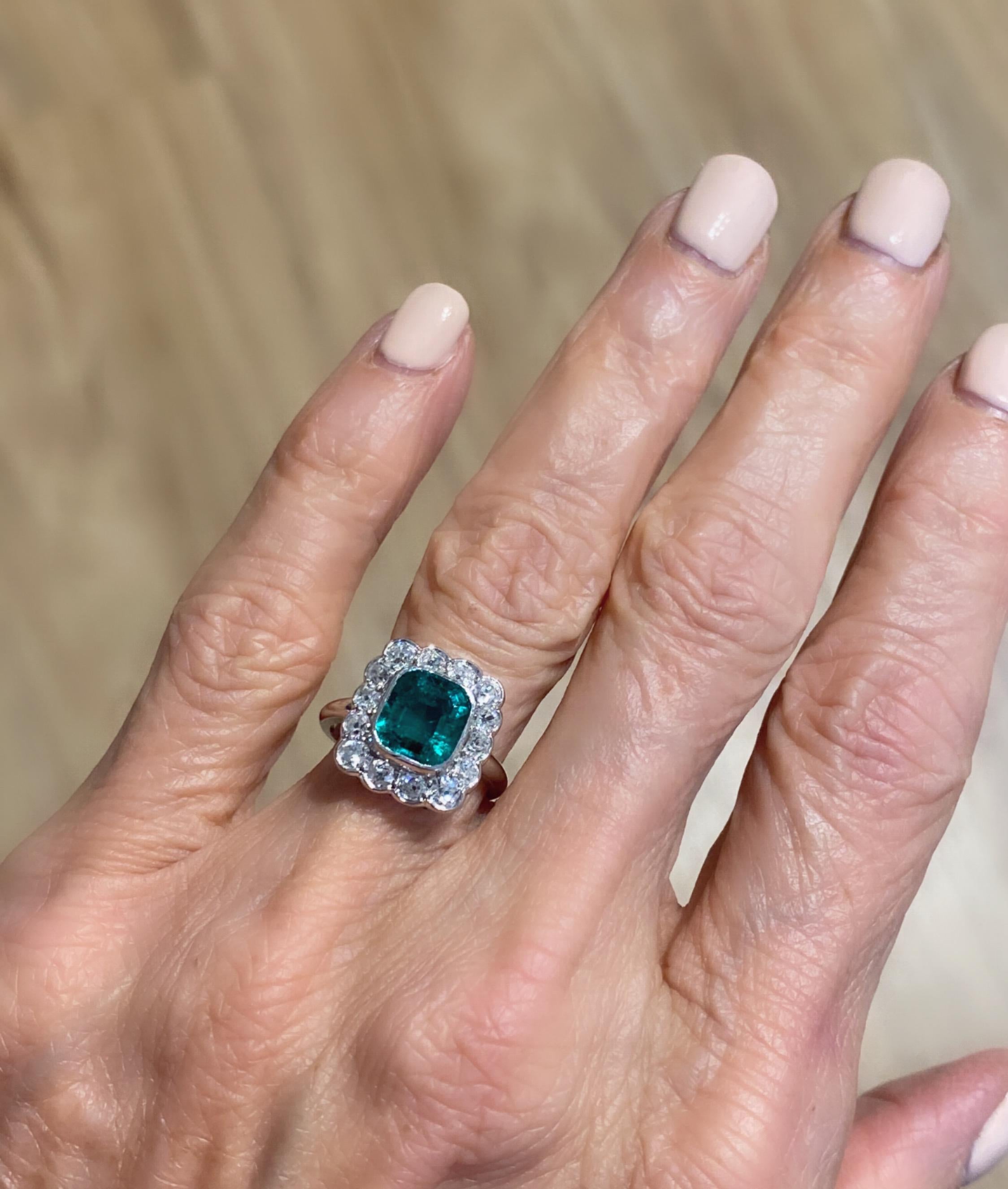 2.27 Carat GIA Certified Colombian Emerald and Diamond Platinum Ring For Sale 5