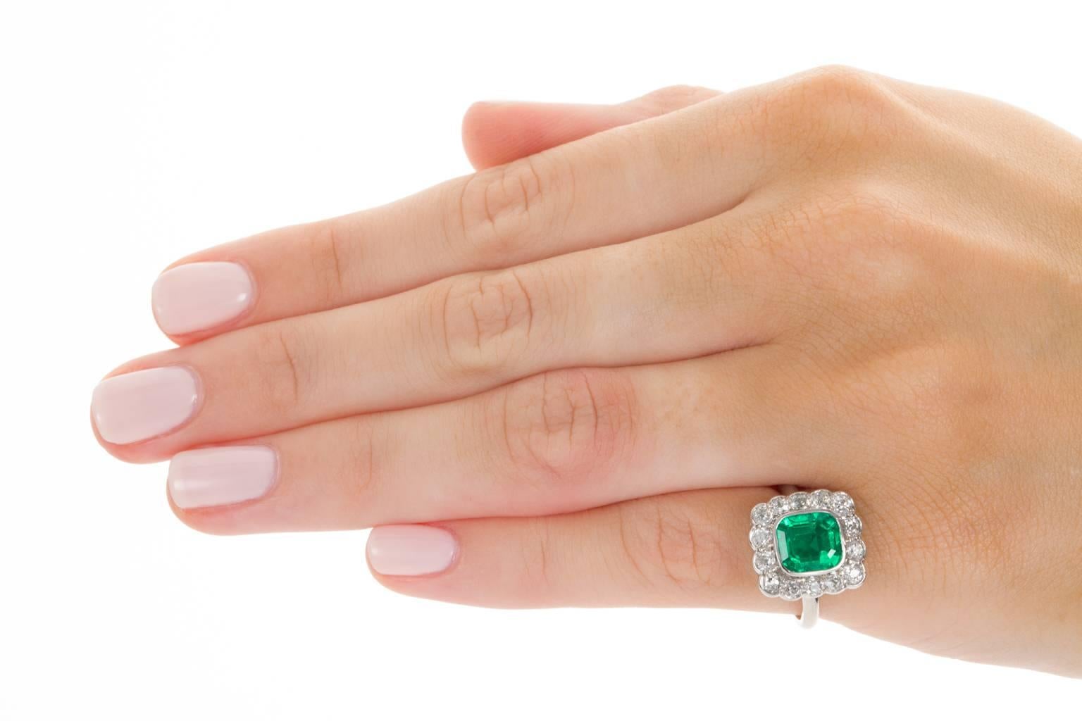 2.27 Carat GIA Certified Colombian Emerald and Diamond Platinum Ring For Sale 2