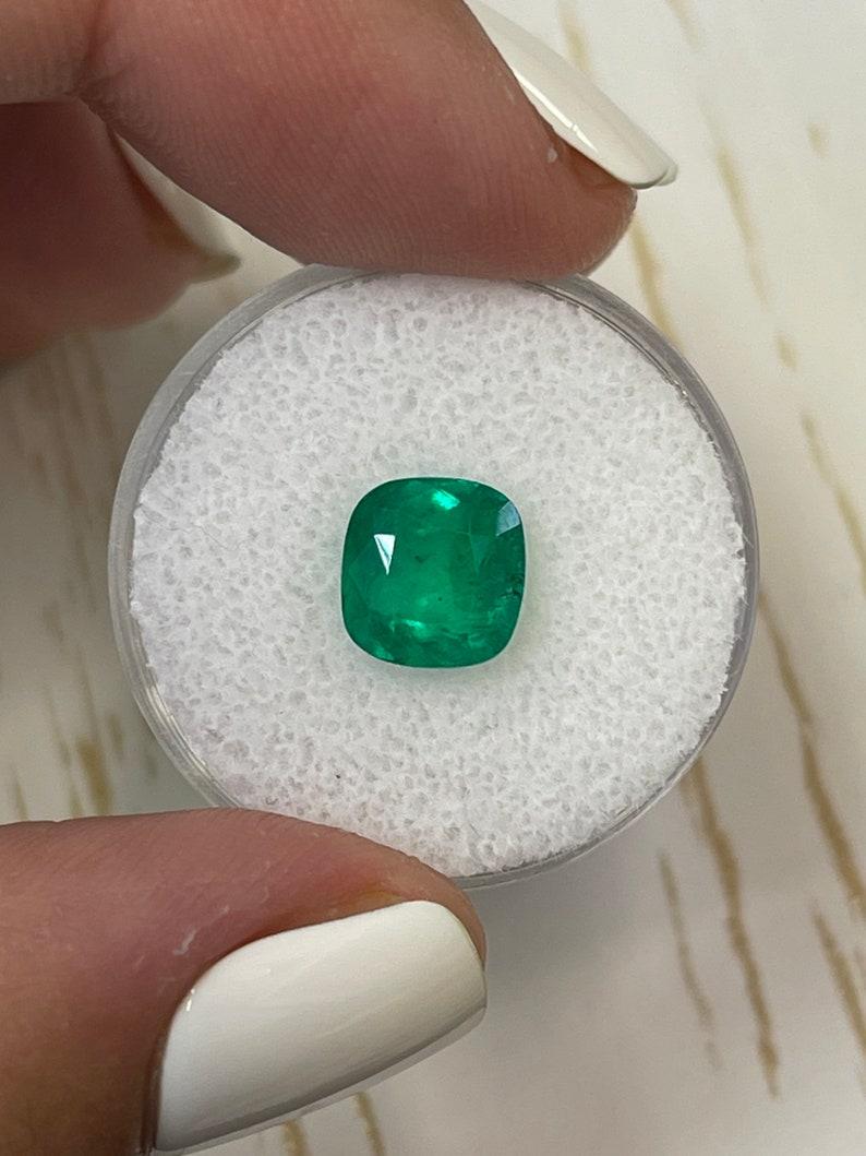 Smeraldo colombiano verde da 2,27 carati - Smeraldo autentico con taglio a cuscino Pietra di nascita di maggio in vendita 1