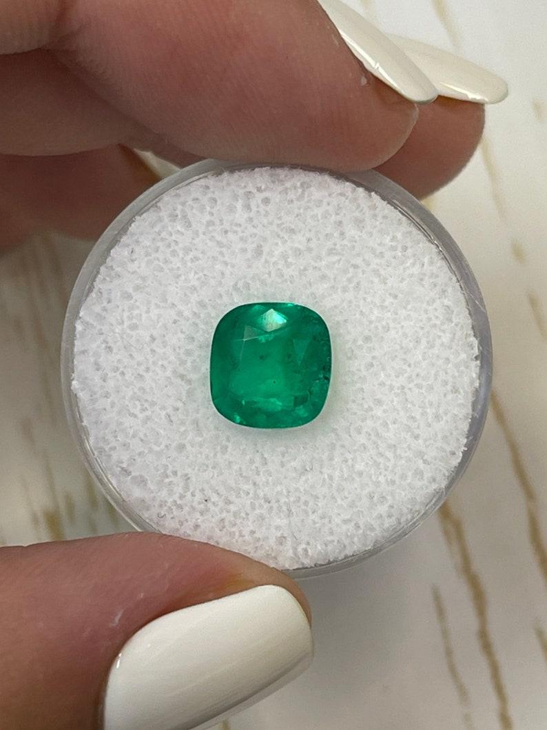 Moderno Smeraldo colombiano verde da 2,27 carati - Smeraldo autentico con taglio a cuscino Pietra di nascita di maggio in vendita